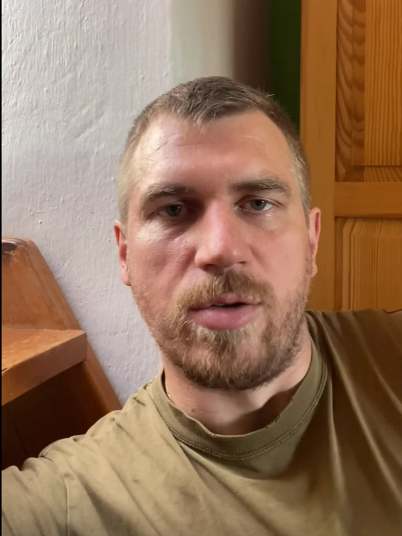"Paradoxne smrťou sa vyhrážala práve pani Bagoňová z firmy HEBA môjmu bratovi, ktorá dala príkaz svojim traktoristom, aby ho s traktorom prešli na jeho vlastnom pozemku spolu s mojimi dvomi synovcami, ktorí tam boli a nemali ani 2 roky. Tí sa tam rozrevali a od strachu a stresu sa na mieste pokakali. Niekoľko dní tieto deti dokonca nebolo možné ukľudniť, a neustále sa prepotené budili zo spánku plakali, a kričali nezrozumiteľné veci," uviedol poslanec Filip Kuffa pre Plus JEDEN DEŇ