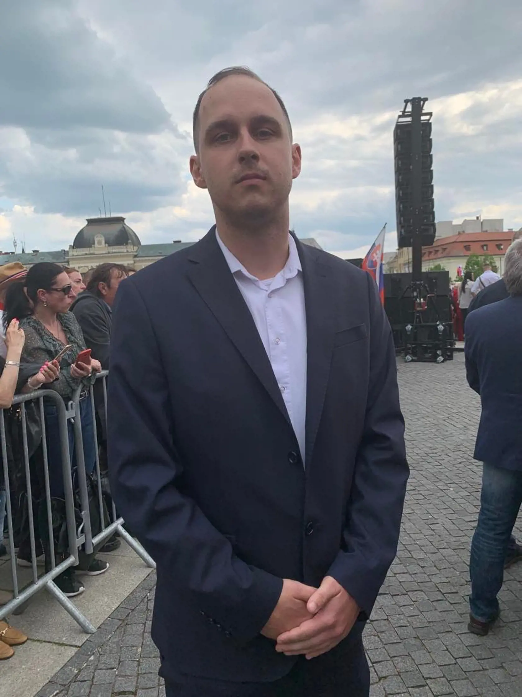 Adam Lučanský vystúpil na pódiu spolu so Smerom