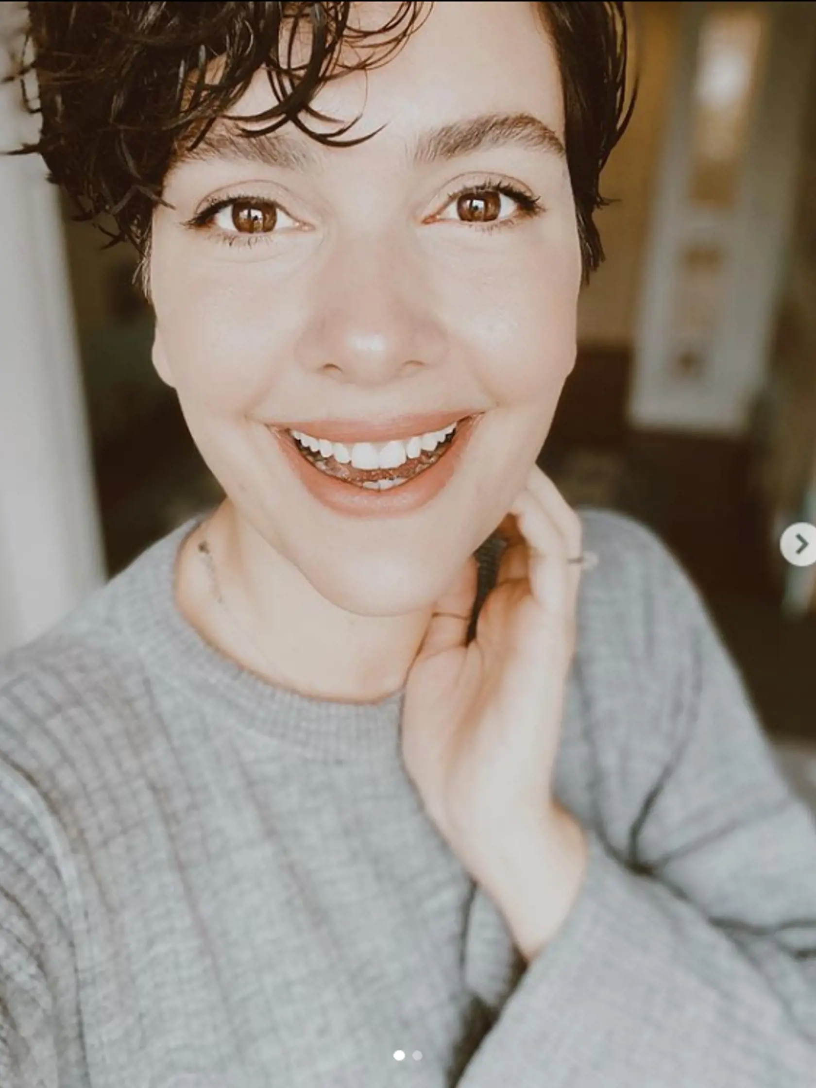 Šeherezáda nosí kratší účes, ale veľmi jej pristane. Mama dvoch synov žiari šťastím.