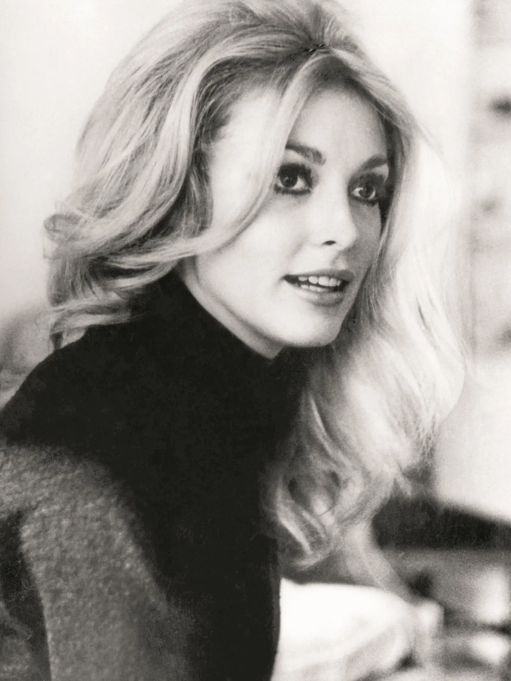 Skutočná Sharon Tate a Charles Manson, ktorý má na svedomí jej brutálnu vraždu.