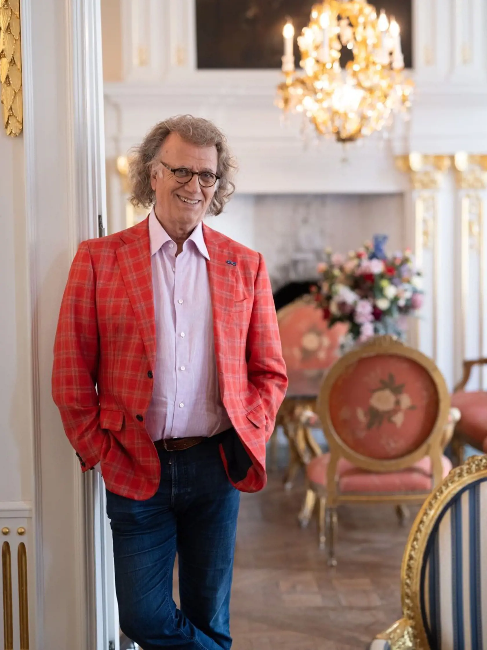 André Rieu vo svojom holandskom zámku plnom krásnych starožitností.