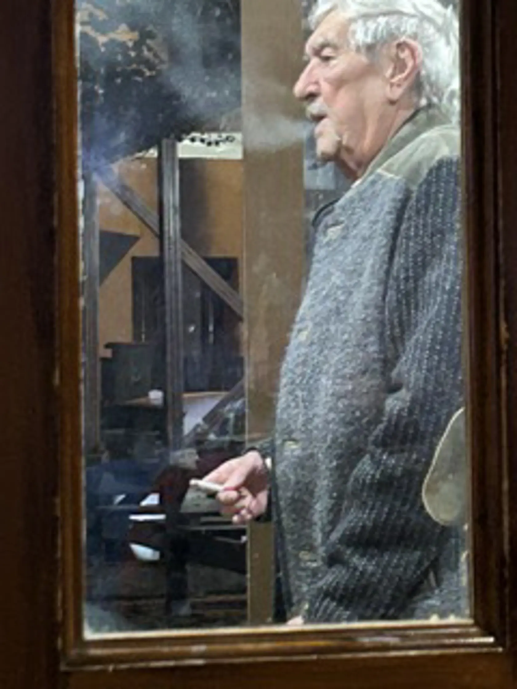 Po kabarete si doprial aj cigaretku.....