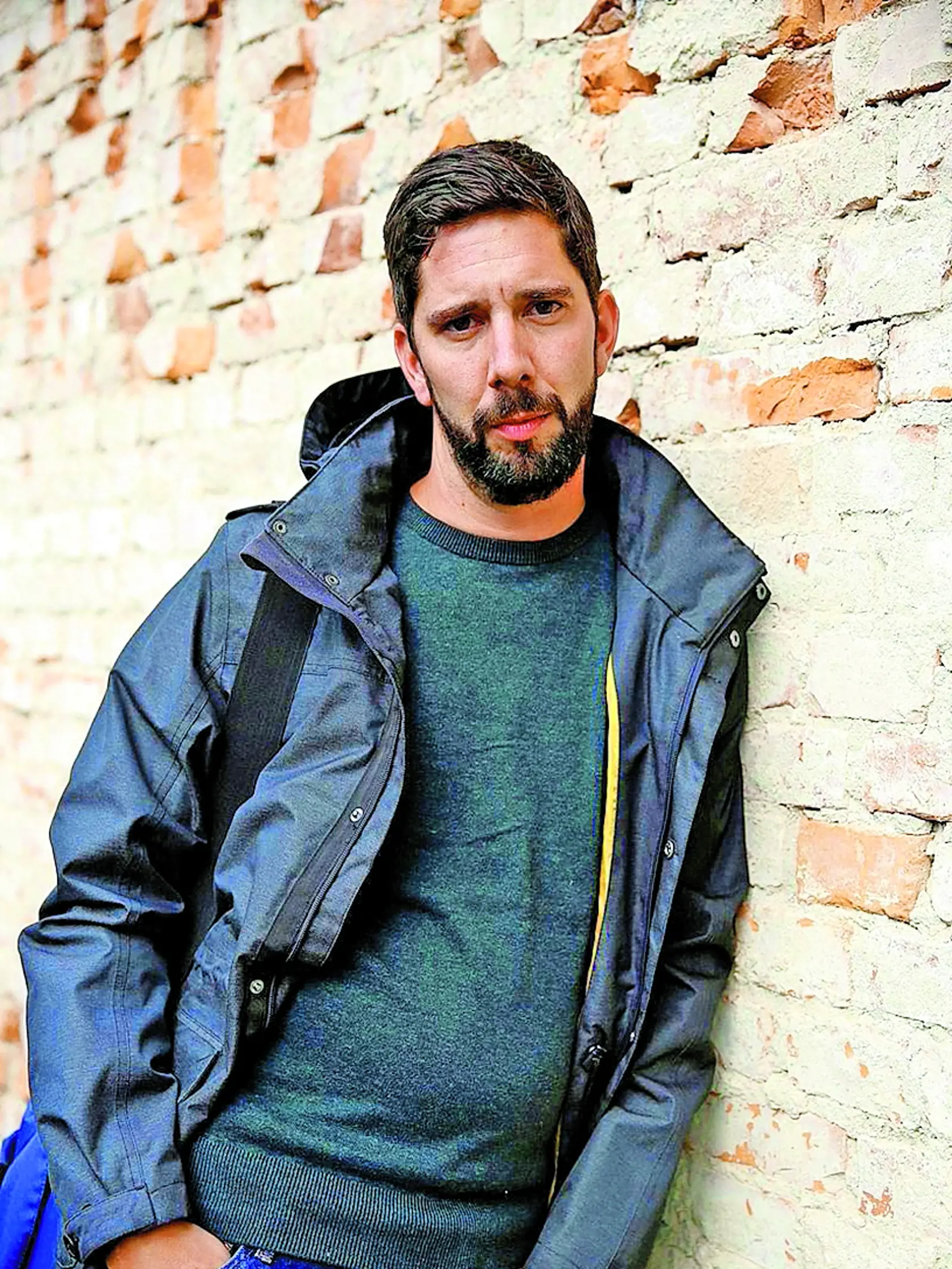 RODINE NABLÍZKU: Zabávač Juraj Šoko Tabaček (40) prechádzal manželskou krízou minimálne rok. So ženou Klaudiou (40), s ktorou vychovávajú v Žiline dve deti - osemročného Jakubka a štvorročnú Adelku -, sa tajne rozviedol v lete a dvojica si podelila majetky. Umelec teraz vlastní byt iba kúsok od rodiny, zrejme aby bol deťom čo najbližšie.