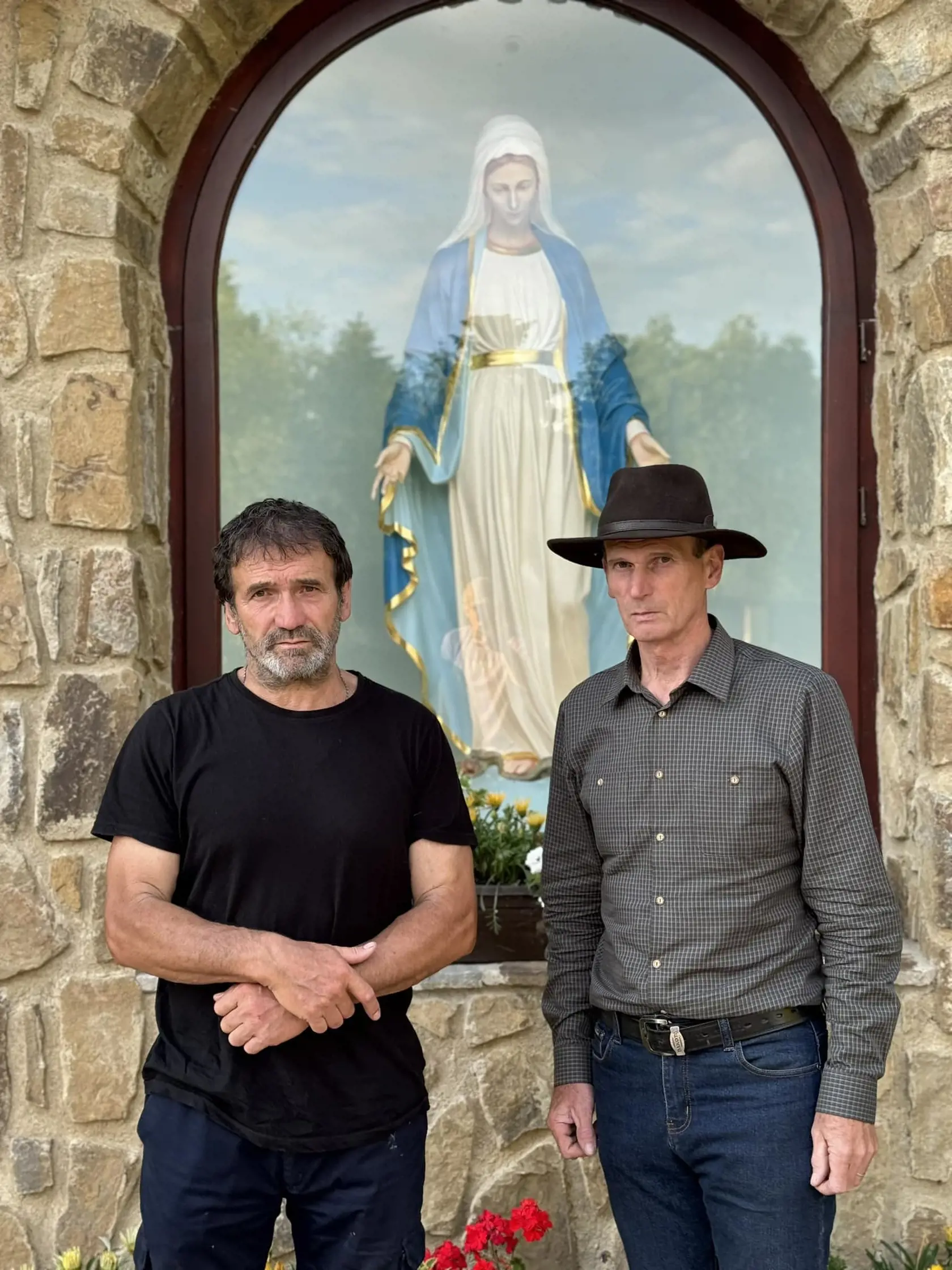 Pred voľbami do Európskeho parlamentu Štefan Kuffa mobilizoval svojich voličov aj zverejnením spoločnej fotografie s bratom, kňazom Mariánom Kuffom. Napokon to nepomohlo ani jemu ani SNS, ktorá v eurovoľbách prepadla.