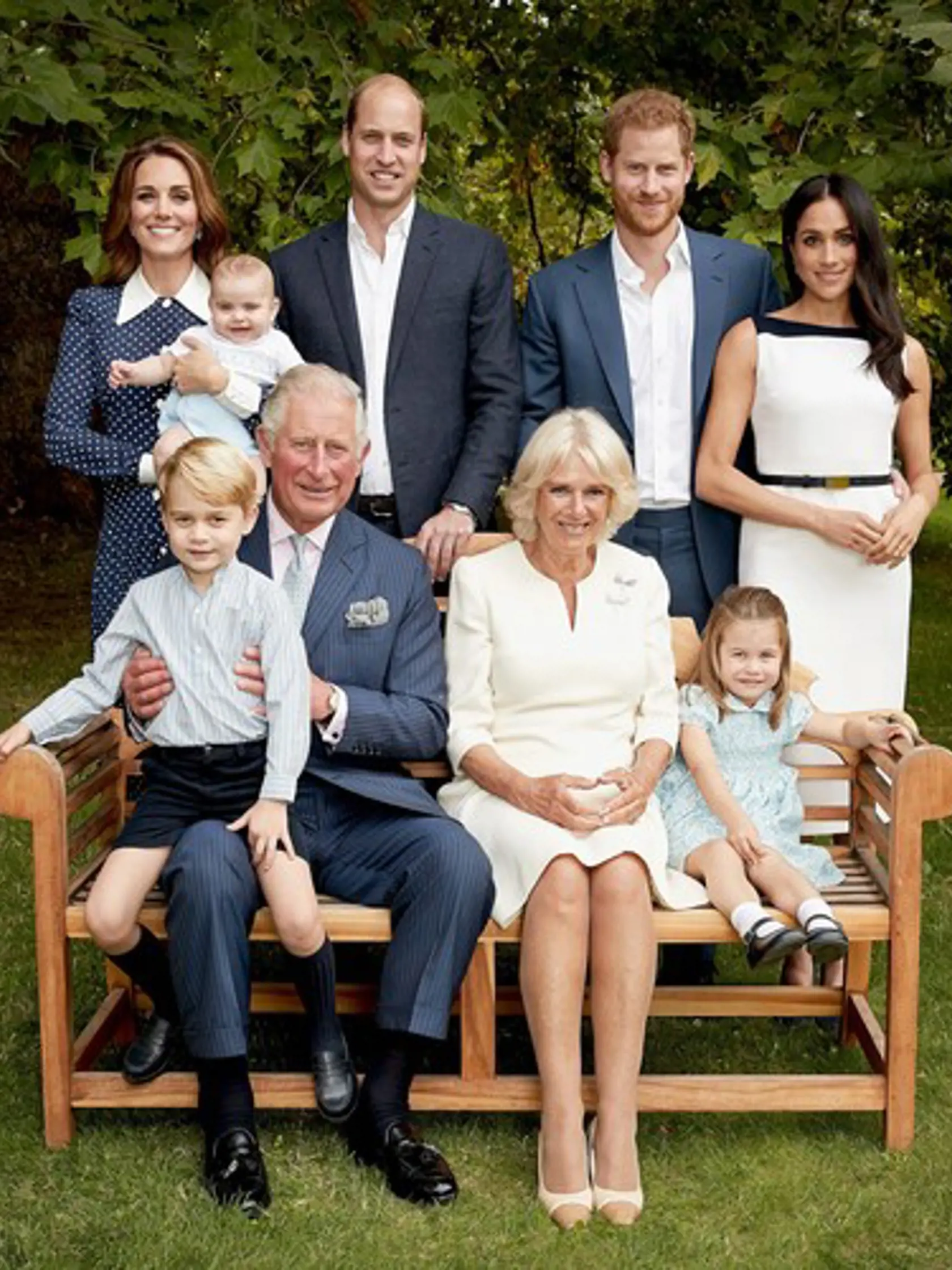 Na oslave 70. narodenín dedka Charlesa. Ešte so strýkom Harrym a tetou Meghan.