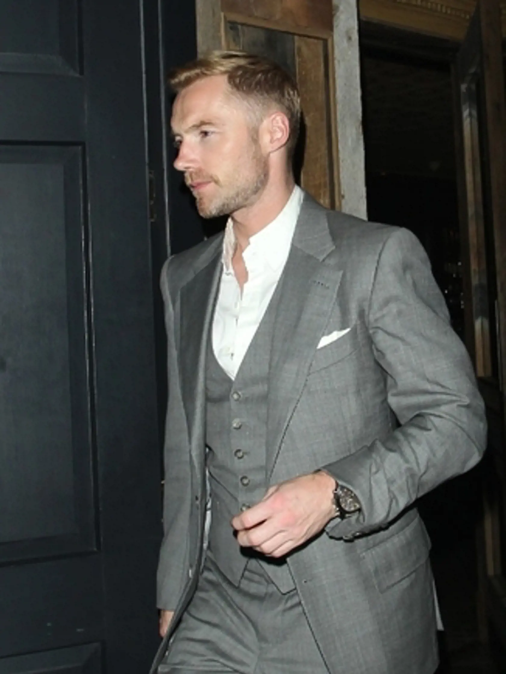 Ronan Keating večeral v trojici s Kylie Minogue a Andresom Velencosom.