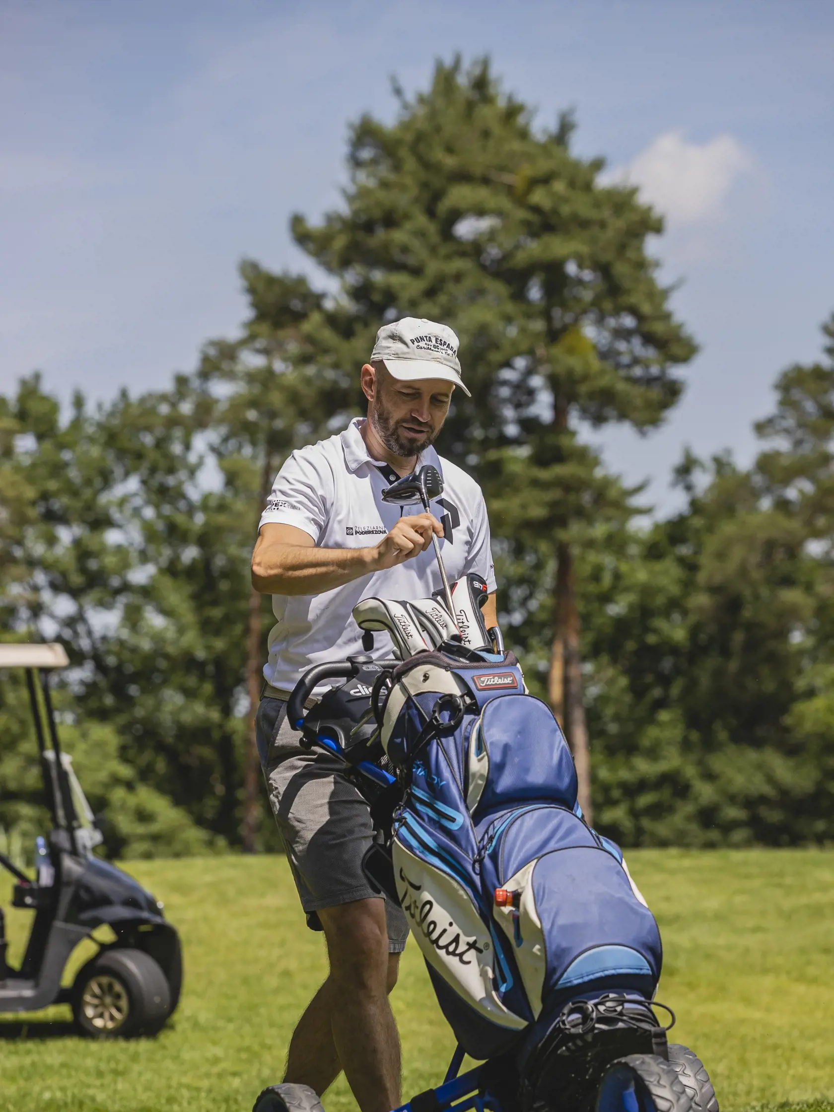 Na snímke Richard Strapko počas charitatívneho golfového turnaja Nadácie Krištáľového krídla v Šajdíkových Humencoch. 