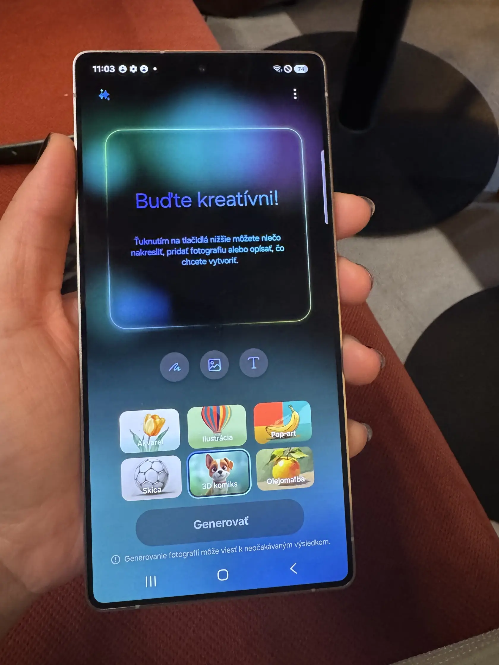 Tento smartfón z dielne juhokórejského giganta ponúka napríklad textového asistenta, poznámkového asistenta, asistenta fotografií, funkciu tlmočníka, preklad písania, sumarizáciu, možnosť AI kreslenia, asistenta prepisu či asistenta webového prehliadania. Viac o jeho funkciách nájdete na ďalších stránkach galérie.