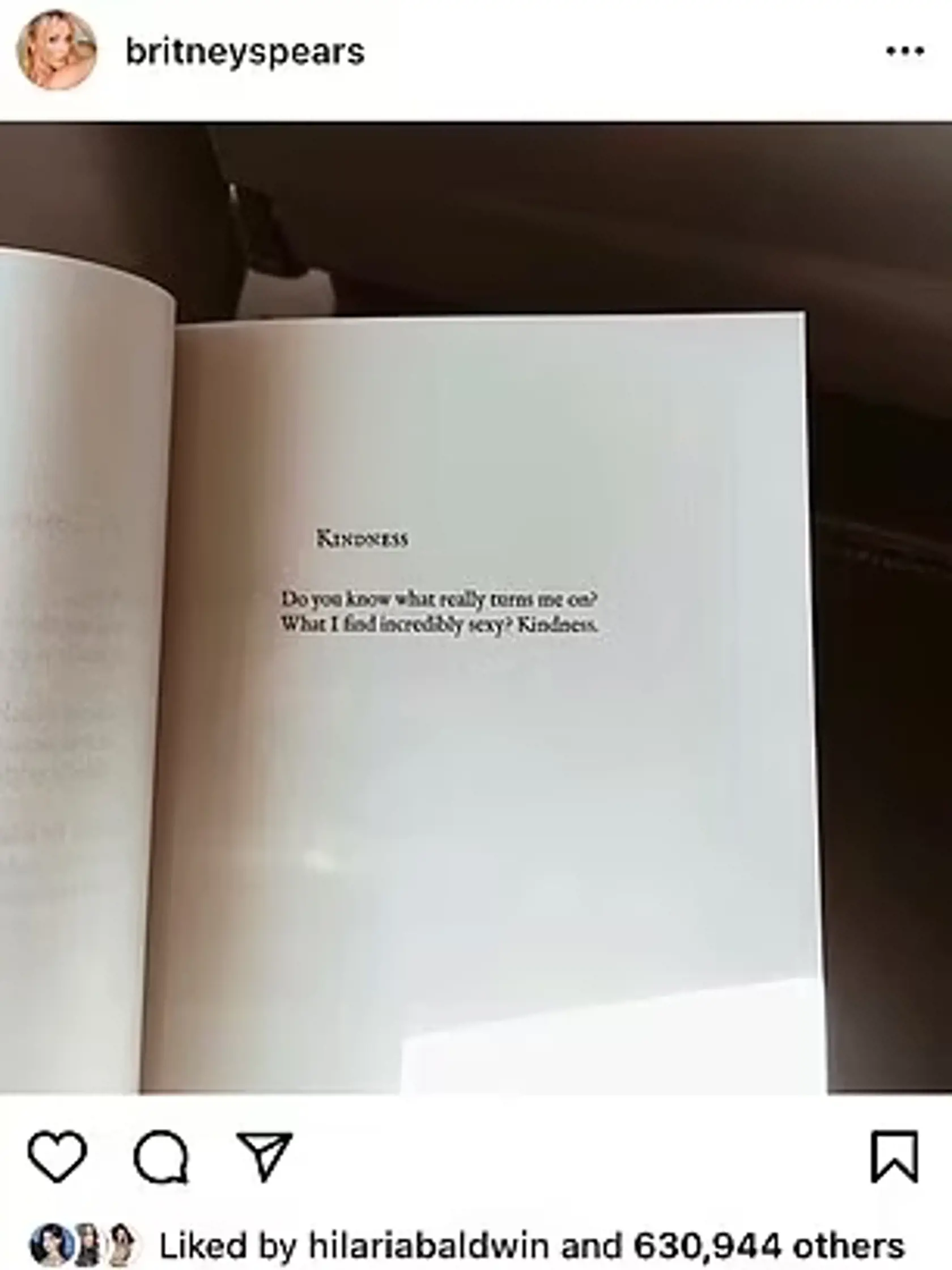 Jamie Lynn Spears, sestra slávnej Britney Spears, odfotila manžela s komentárom, že stále len pracuje. Akosi si však, na rozdiel od fanúšikov, nevšimla, že tou „prácou“ je zjavne brázdenie Instagramu jej sestry.