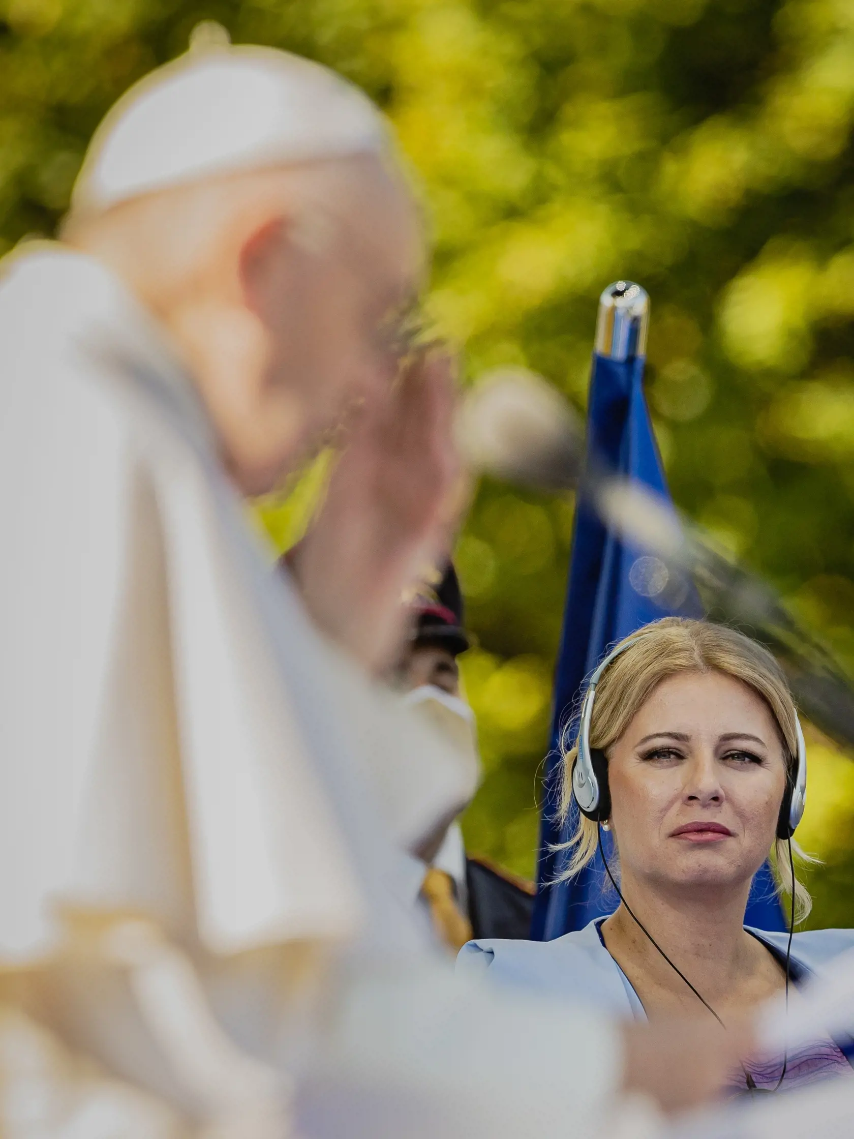 Pápež František sa v pondelok 13.9. 2021 zúčastnil oficiálneho prijatia u Prezidentky Slovenskej republiky Zuzany Čapautovej a následného stretnutia s osobnosťami politického, spoločonského aj kultúrnehon života v záhrade Prezidentského paláca. Na snímke Prezidentka Slovenskej republiky Zuzana Čaputová.