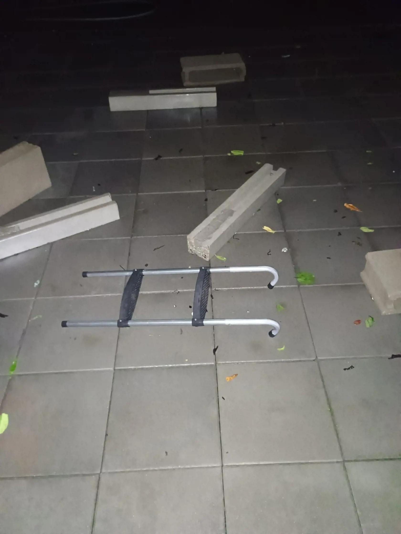 Imeľčanom ostali len oči pre plač: Nočná supercela tu napáchala obrovské škody.