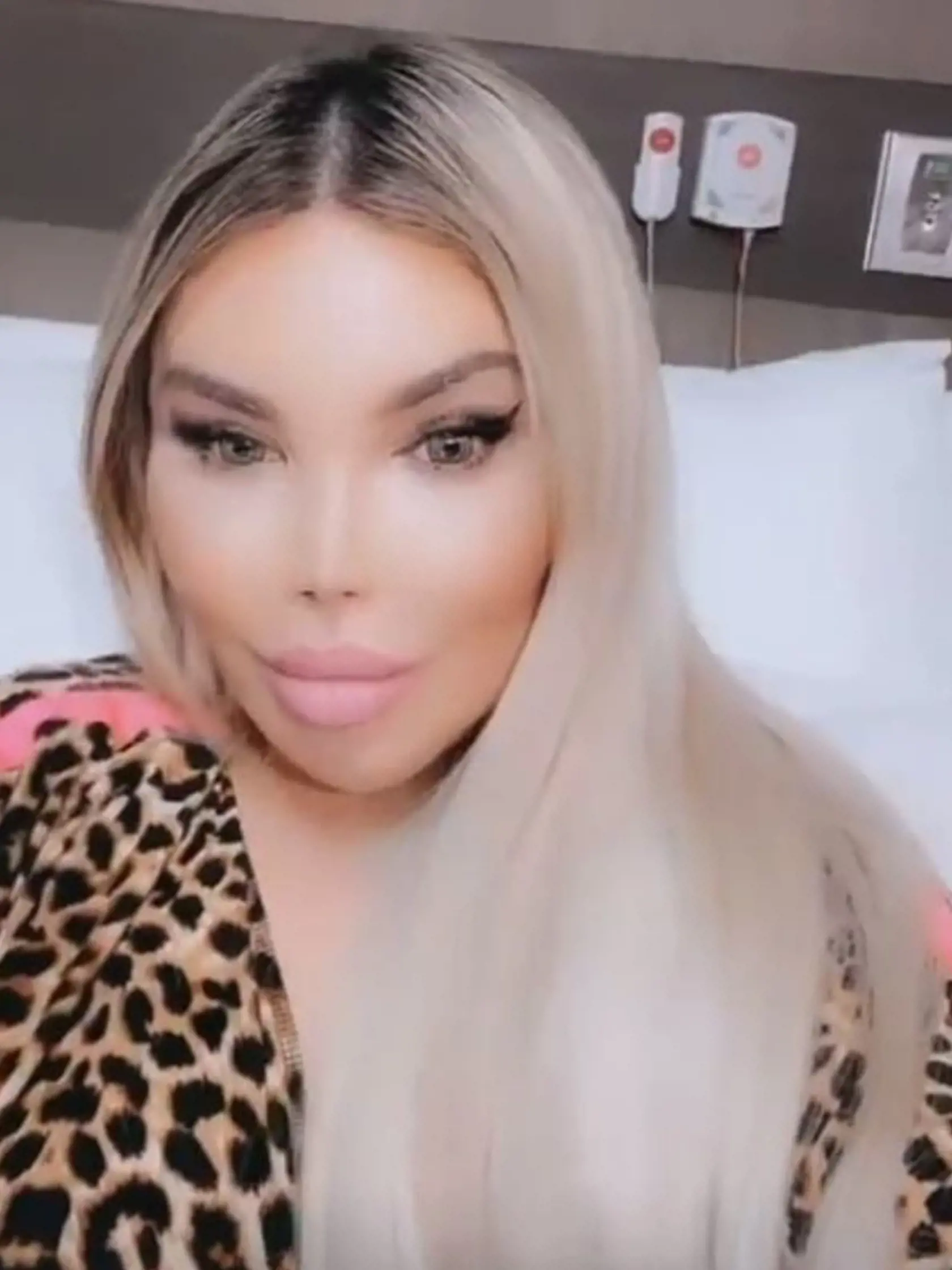 Jessica Alves je nalíčená ešte aj na nemocničnom lôžku.