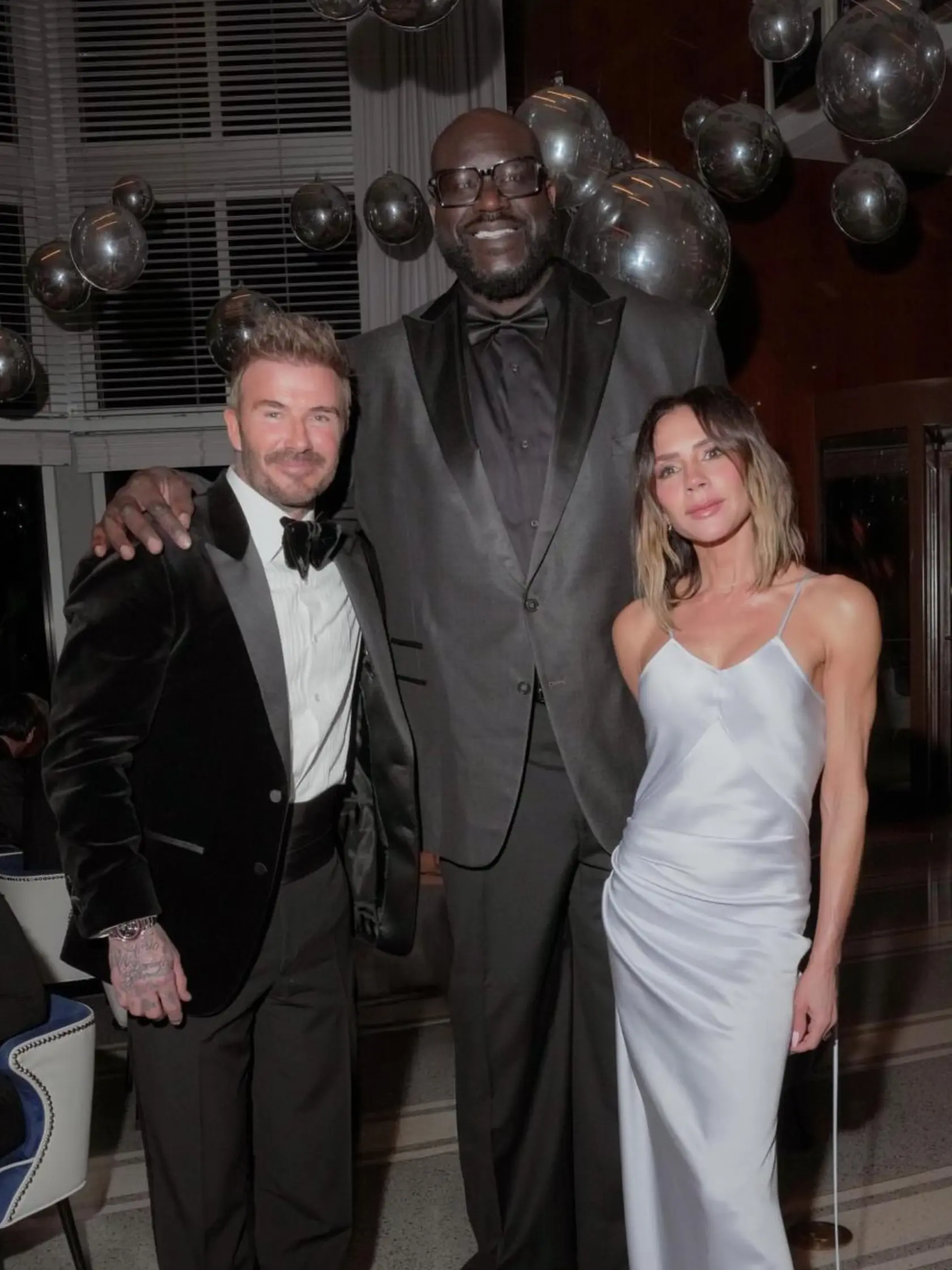 Victoria a David Beskhamovci a basketbalová legenda Shaquille O'Neal.