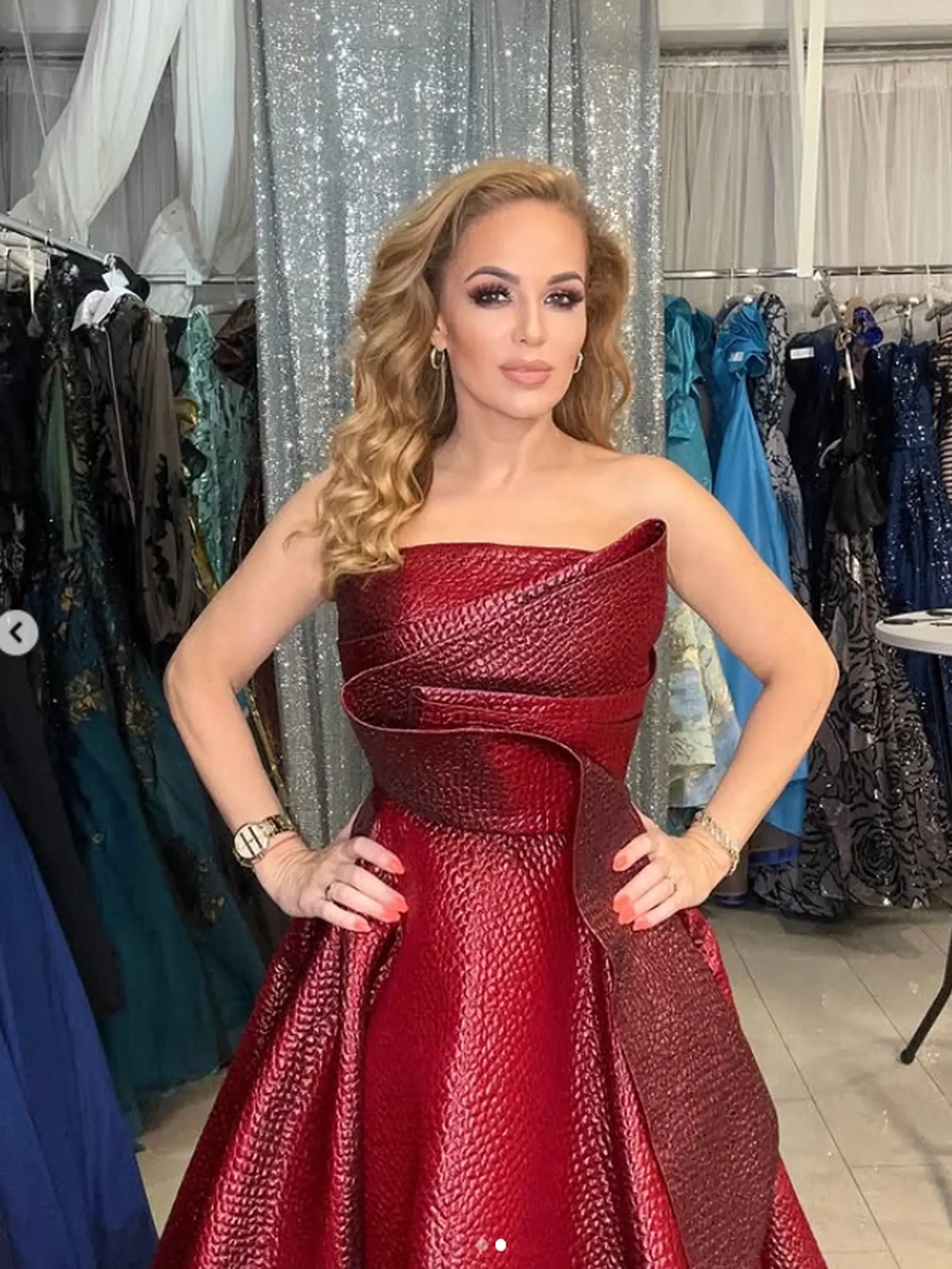 Daniela Nízlová si na podujatie Beauty Ball obliekla rovnakú róbu, akú mala na sebe dávnejšie herečka a moderátorka Karin Haydu.