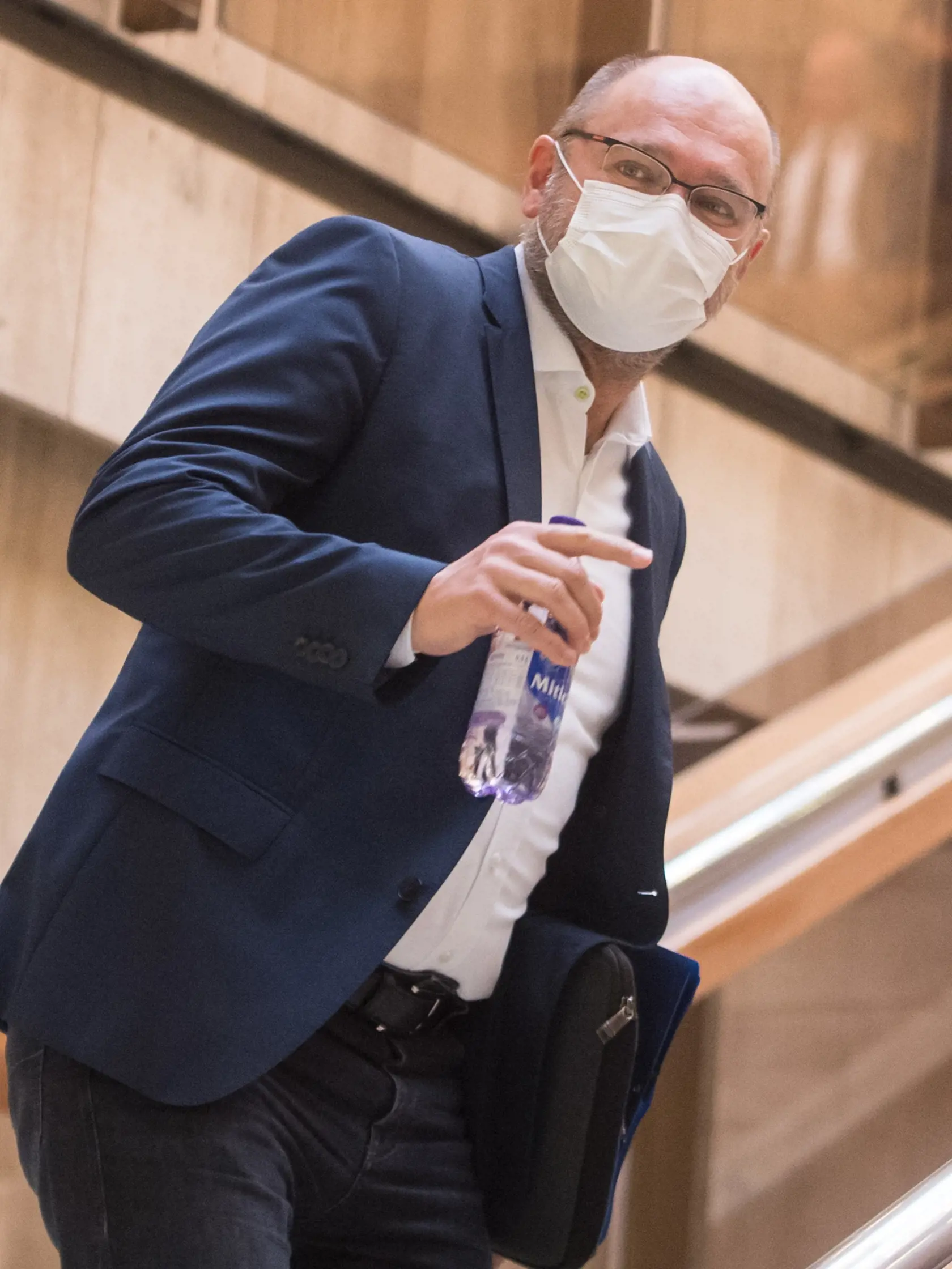 Minister hospodárstva Richard Sulík sa ponúkol, že prevezme rezort zdravotníctva. Igor Matovič reagoval kritikou.