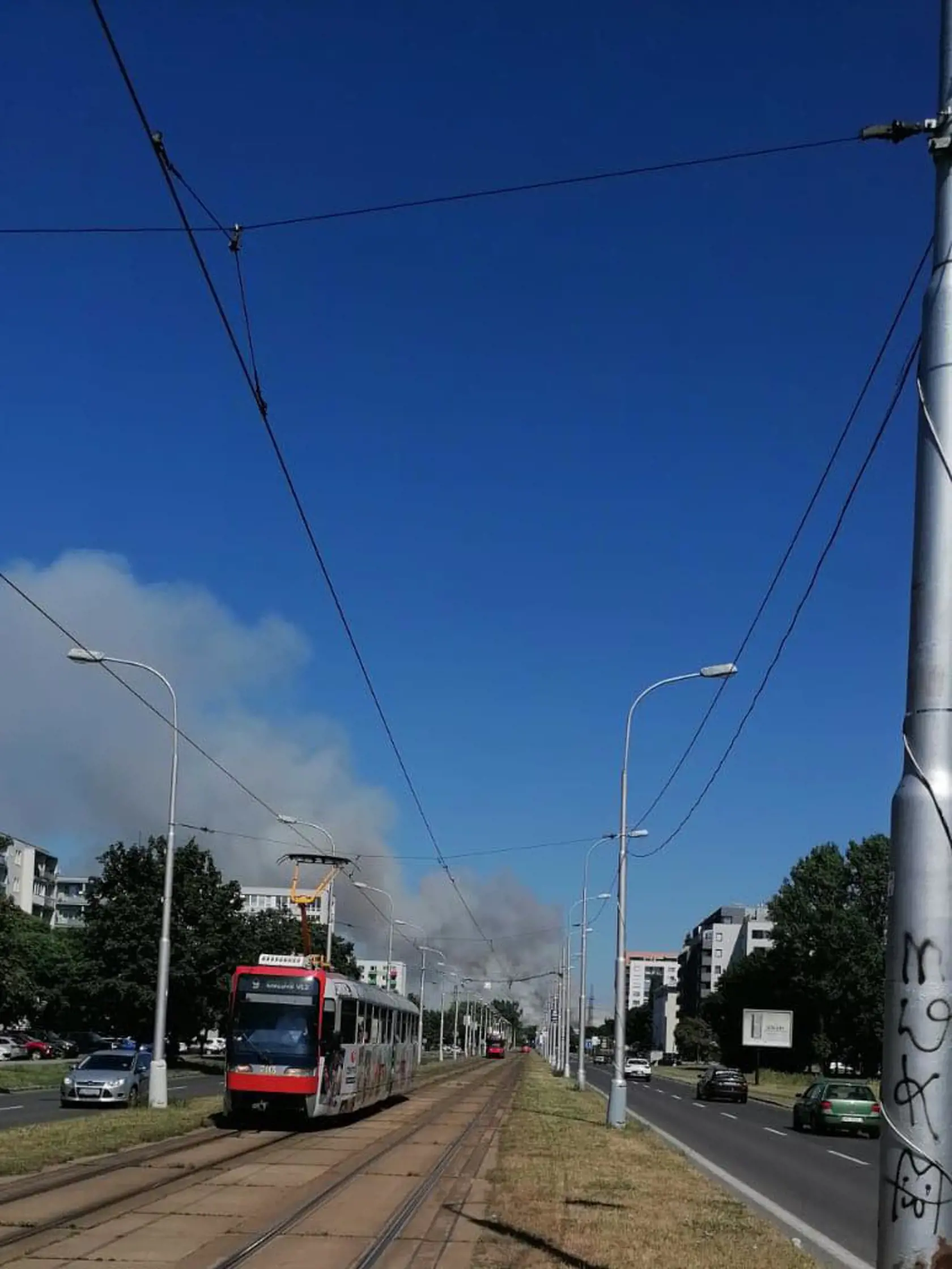 Požiar je viditeľný z viacerých častí Bratislavy.