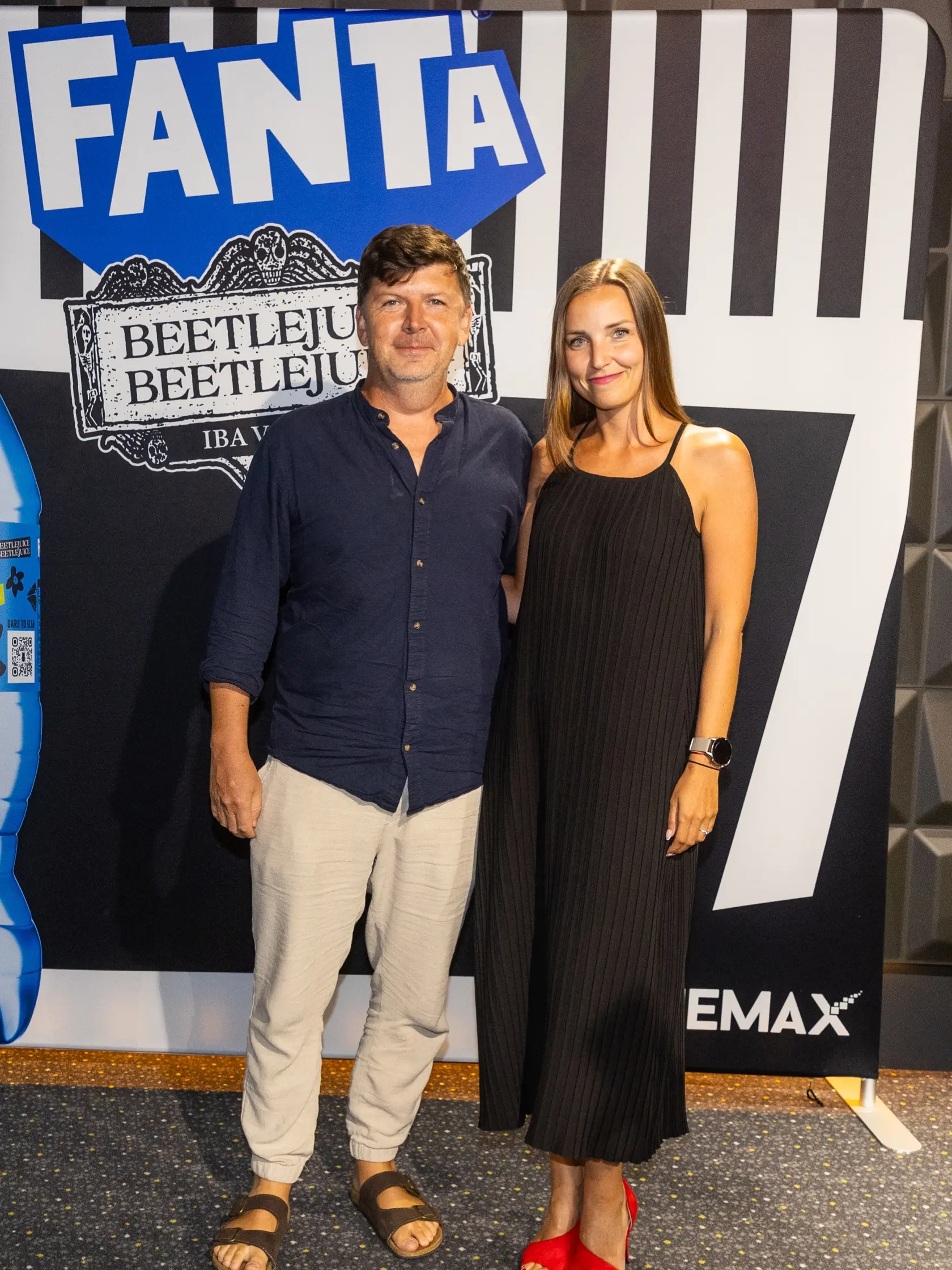 Premiéra filmu Beetlejuice Beetlejuice: Na snímke Andrej Bičan s partnerkou Miškou.
