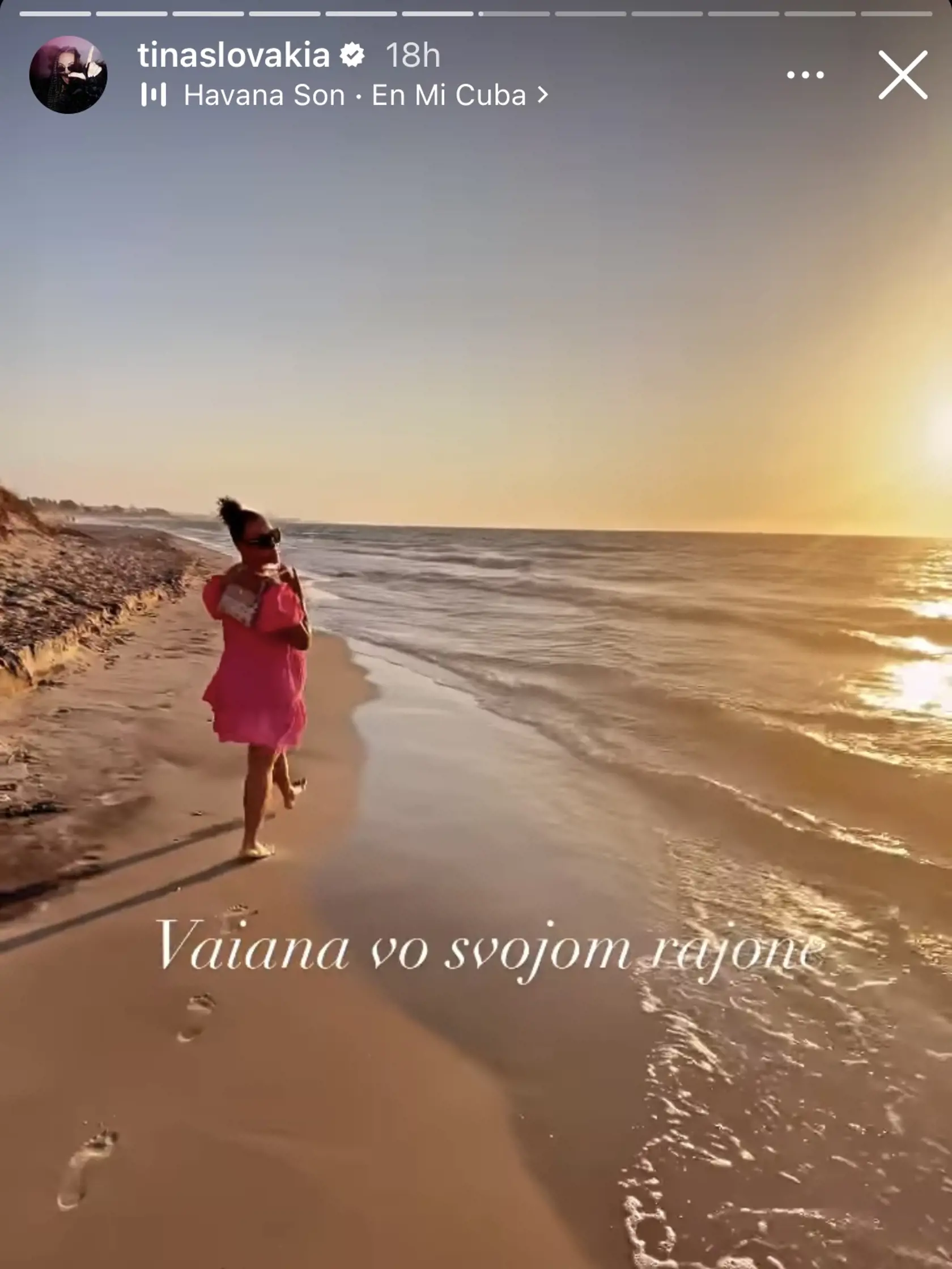 Na najnovších fotografiách môžeme vidieť, že si hrdličky užívajú spoločné chvíle v jednom z luxusných, 5-hviezdičkových hotelov v Grécku, ktorý nesie názov D'Andrea Lagoon a je určený len pre dospelých.
