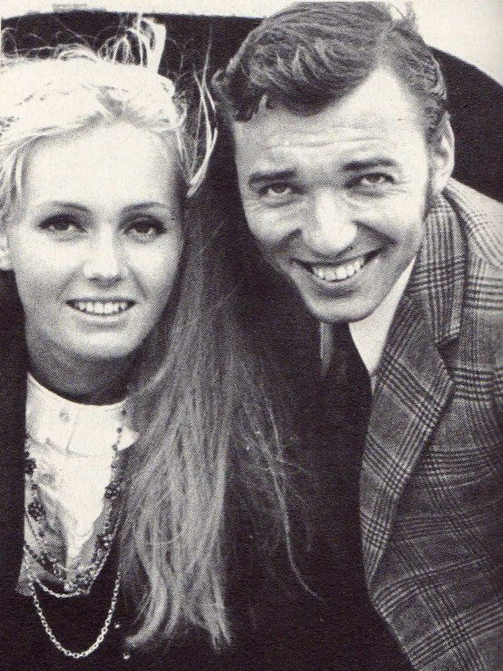 Karel Gott na snímke s Helenou Vondráčkovou v ich speváckych začiatkoch. Rok vzniku fotografie si žiaľ nepamätá.