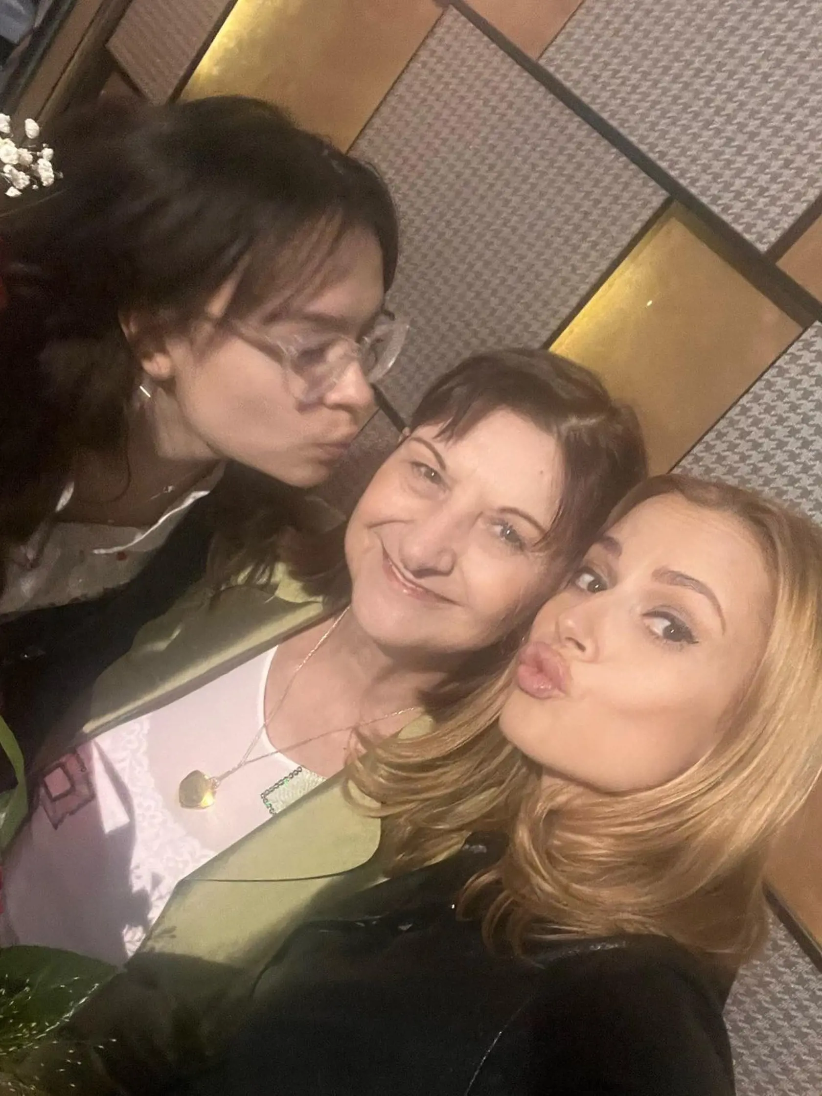 Liv Bielovič s dcérou a mamou