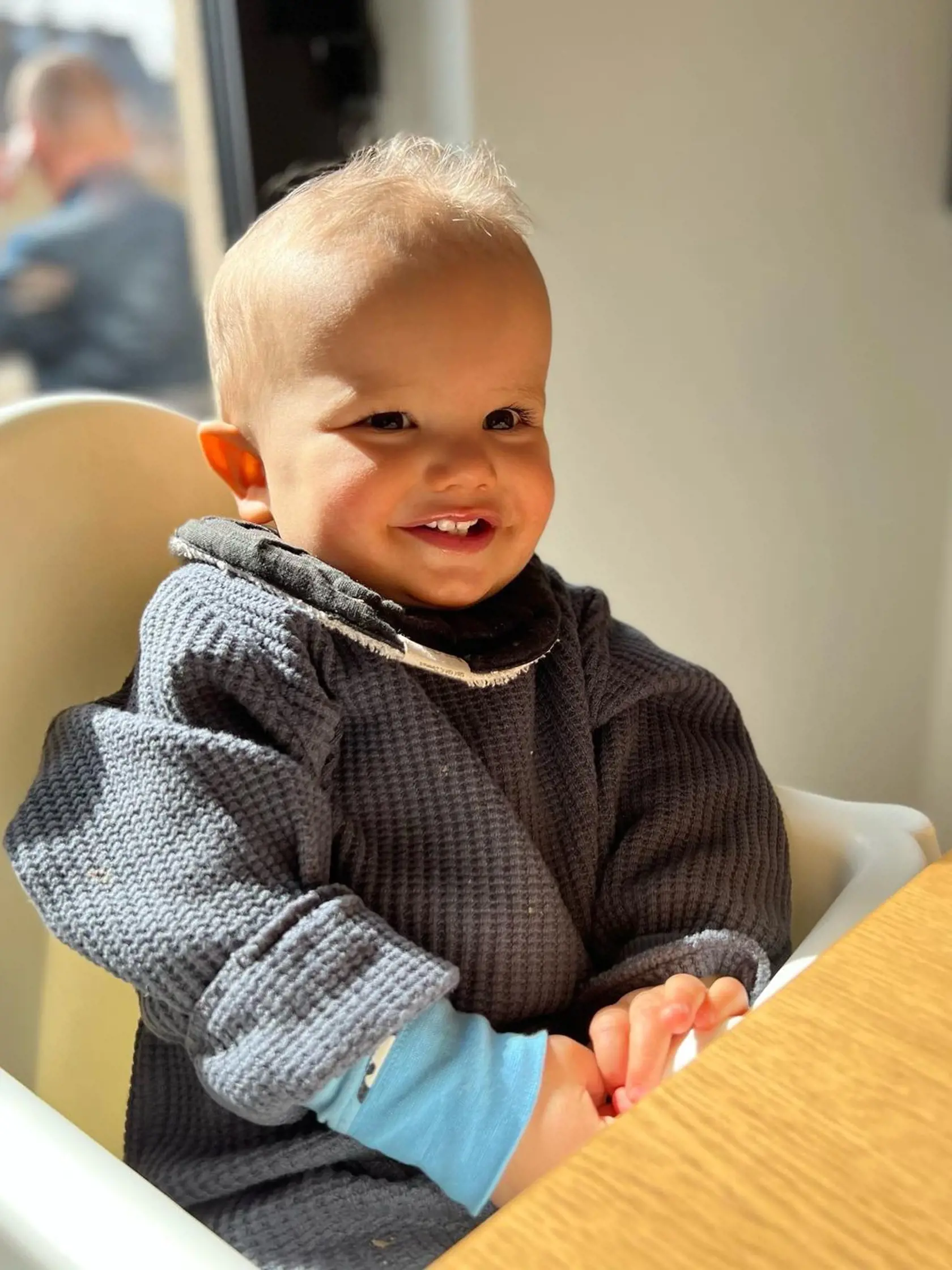 Z chlapčeka nakoniec asi bude blonďáčik po ockovi.