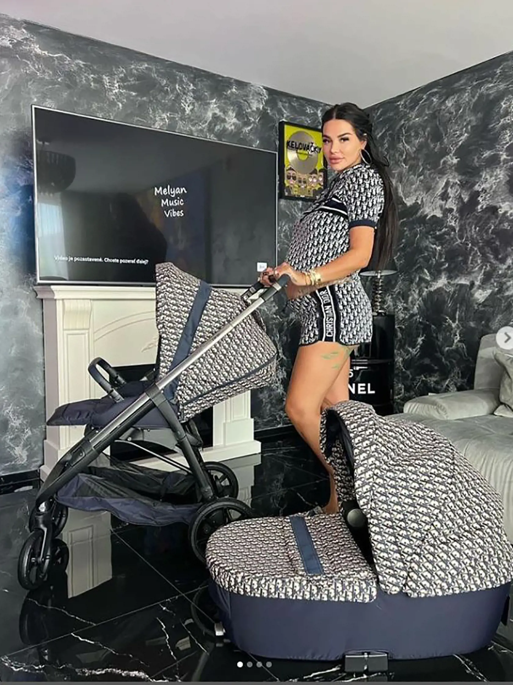 Dior už nechce. Plačková sa kočíku obľúbenej značky Christian Dior zbavuje. Predáva ho za 3 990 eur.