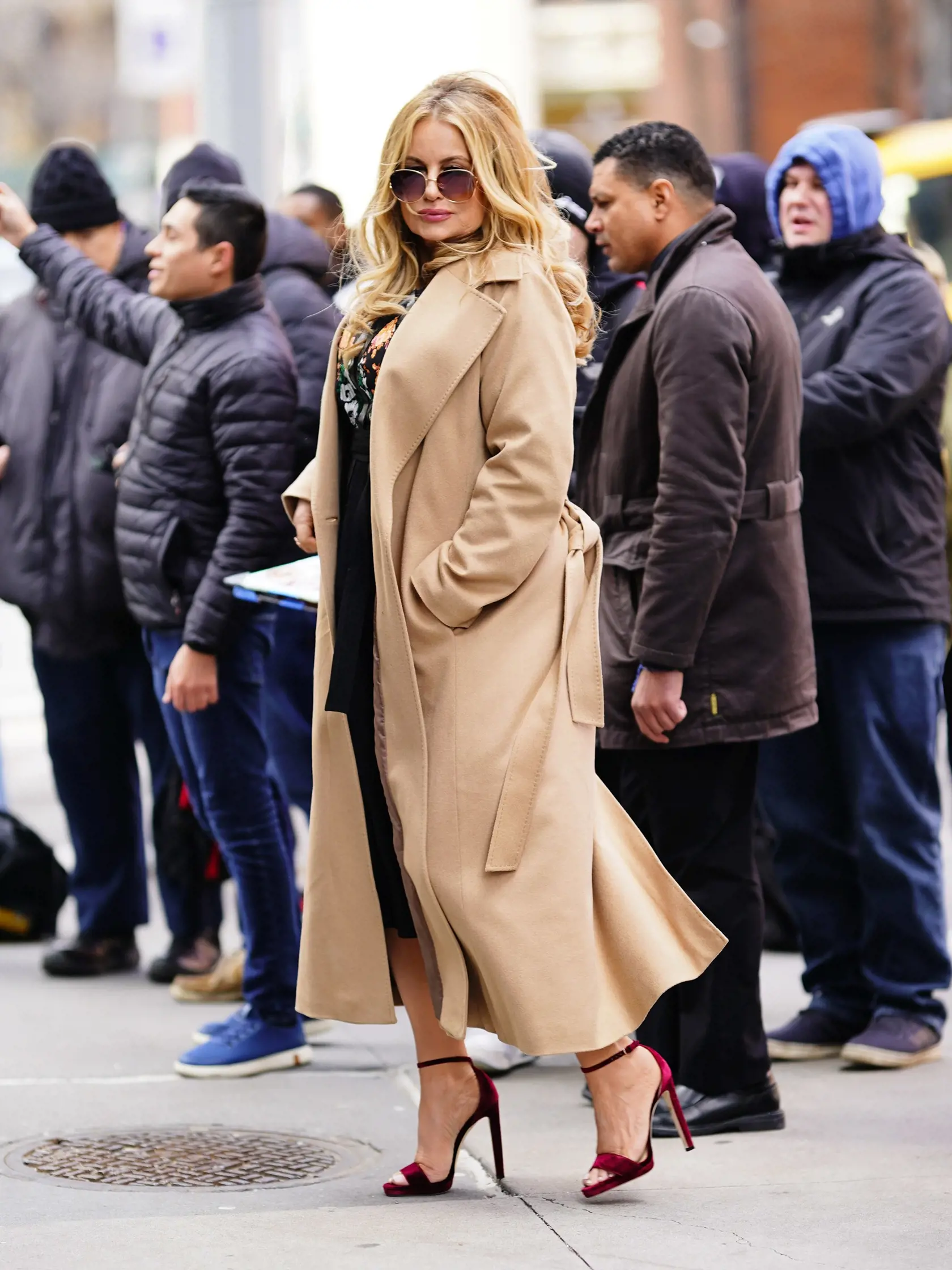Jennifer Coolidge (59) ako Paulette Bonafonté
