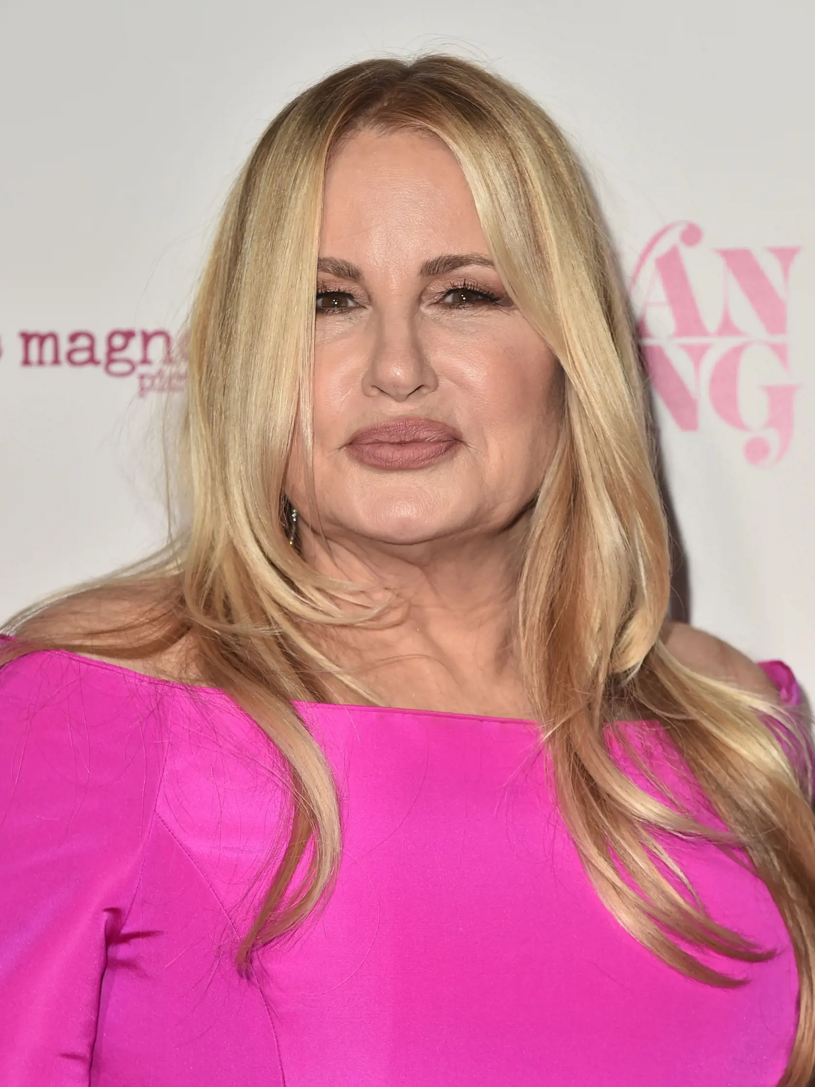 Takto dnes vyzerá šarmantná Jennifer Coolidge, ani sa veľmi nezmenila, však?