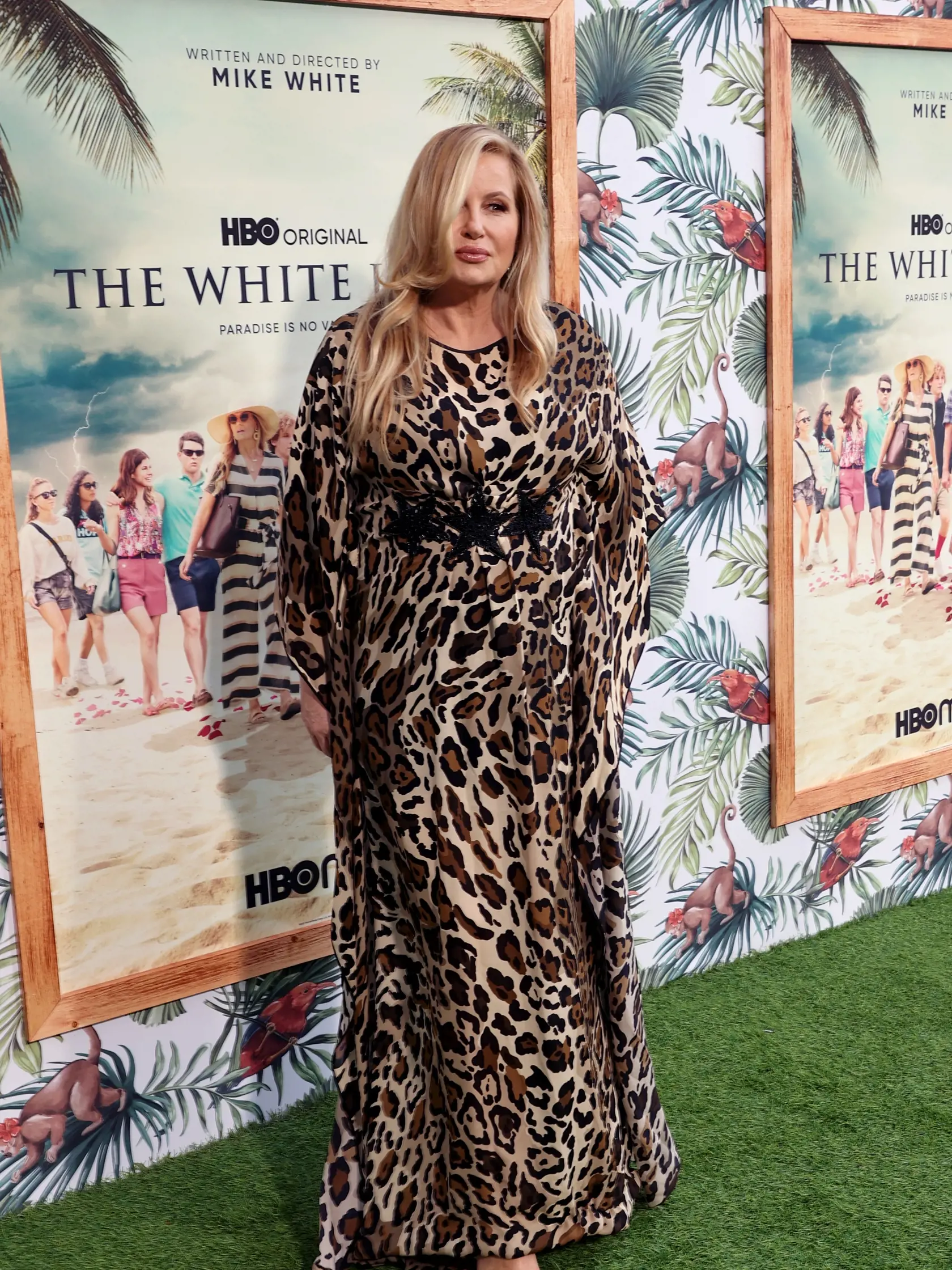 Takto dnes vyzerá šarmantná Jennifer Coolidge, ani sa veľmi nezmenila, však?