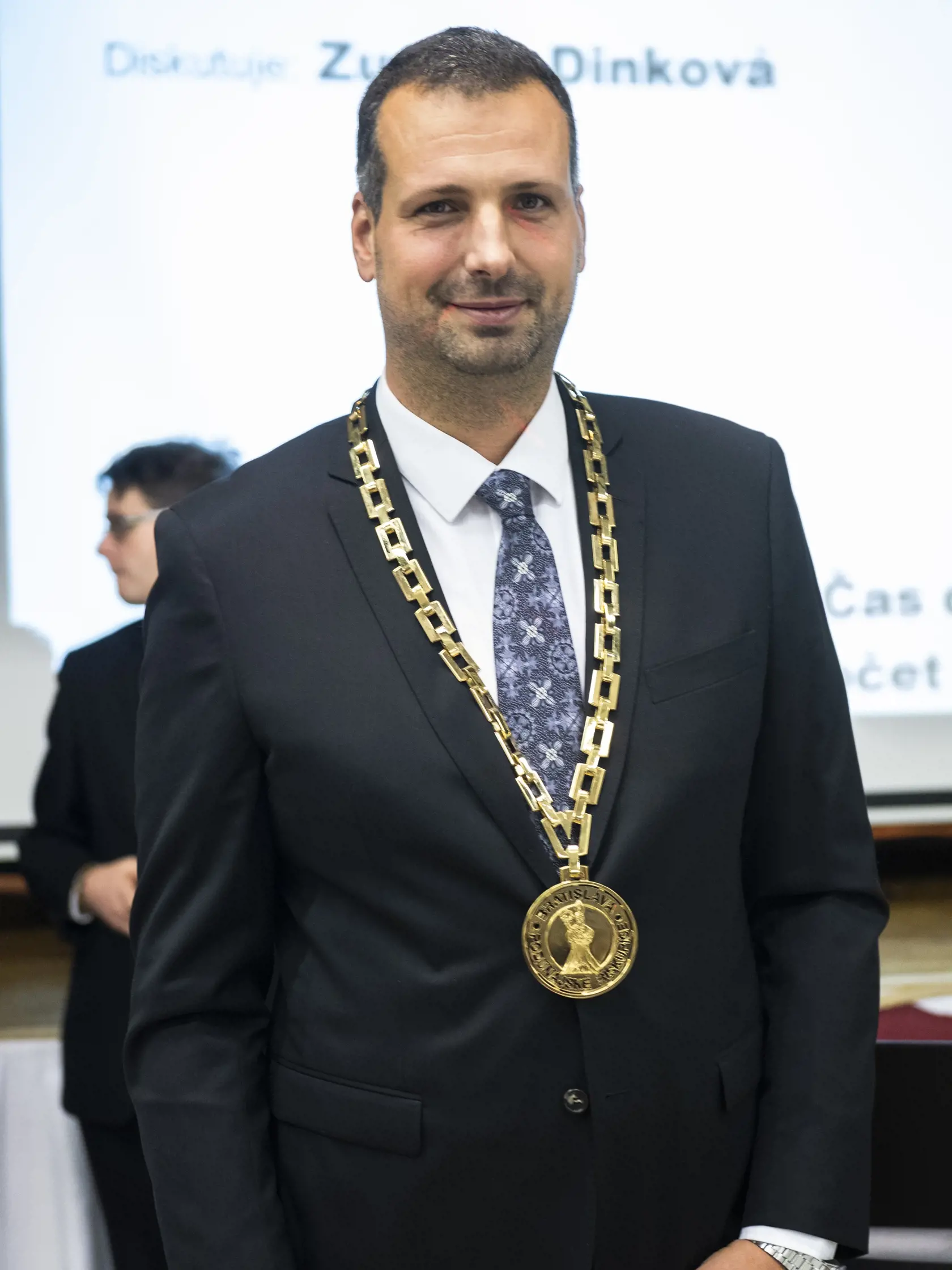 Starosta bratislavskej mestskej časti Podunajské Biskupice Roman Lamoš povedal, že parkovacie miesta chýbajú už dnes a touto novelou cestného zákona o niektoré ešte prídeme.