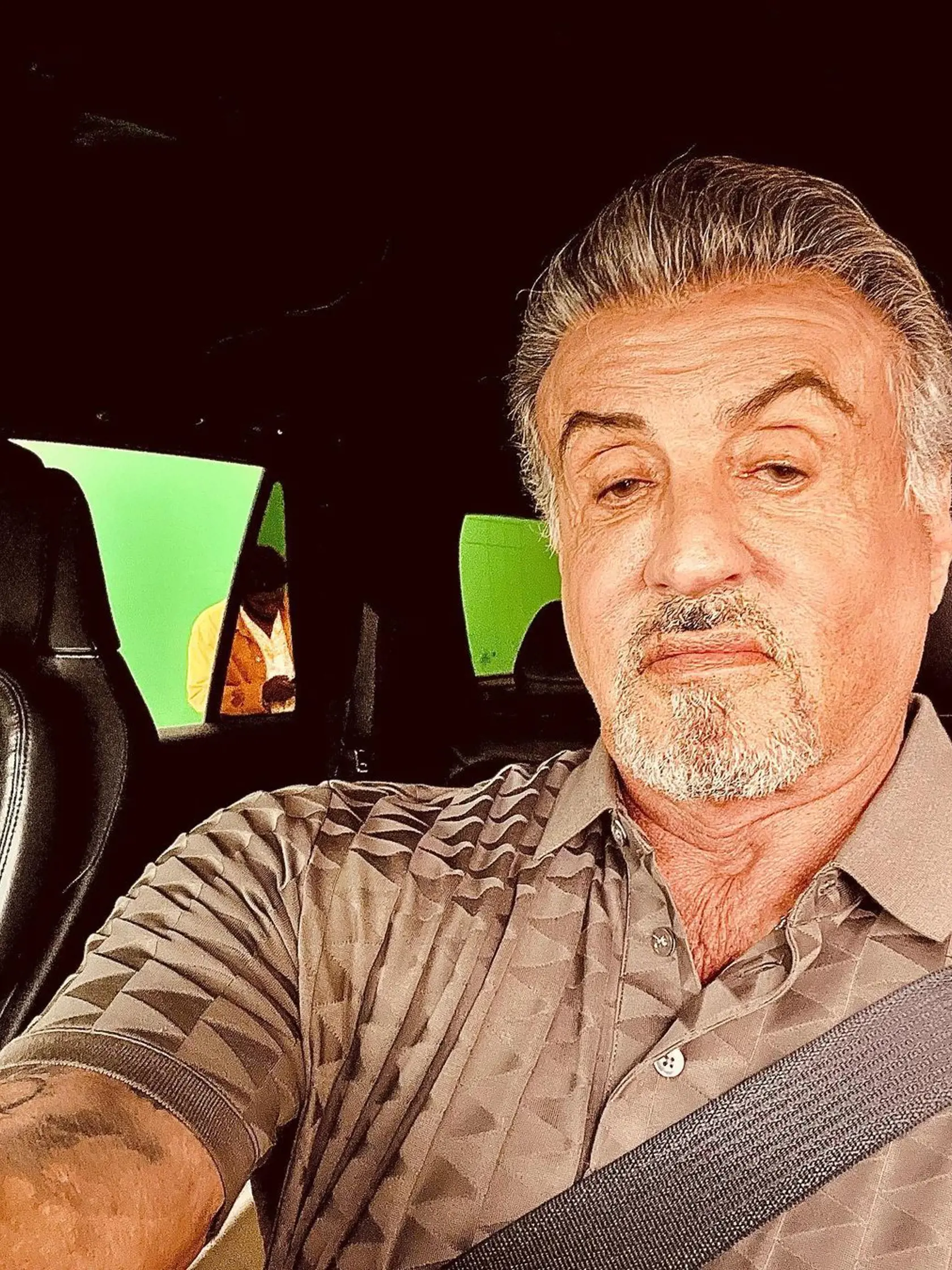 Sylvester Stallone zverejňuje na svojom Instagrame veľa videí, kde môžete vidieť, čo robí aj jeho rodinu.