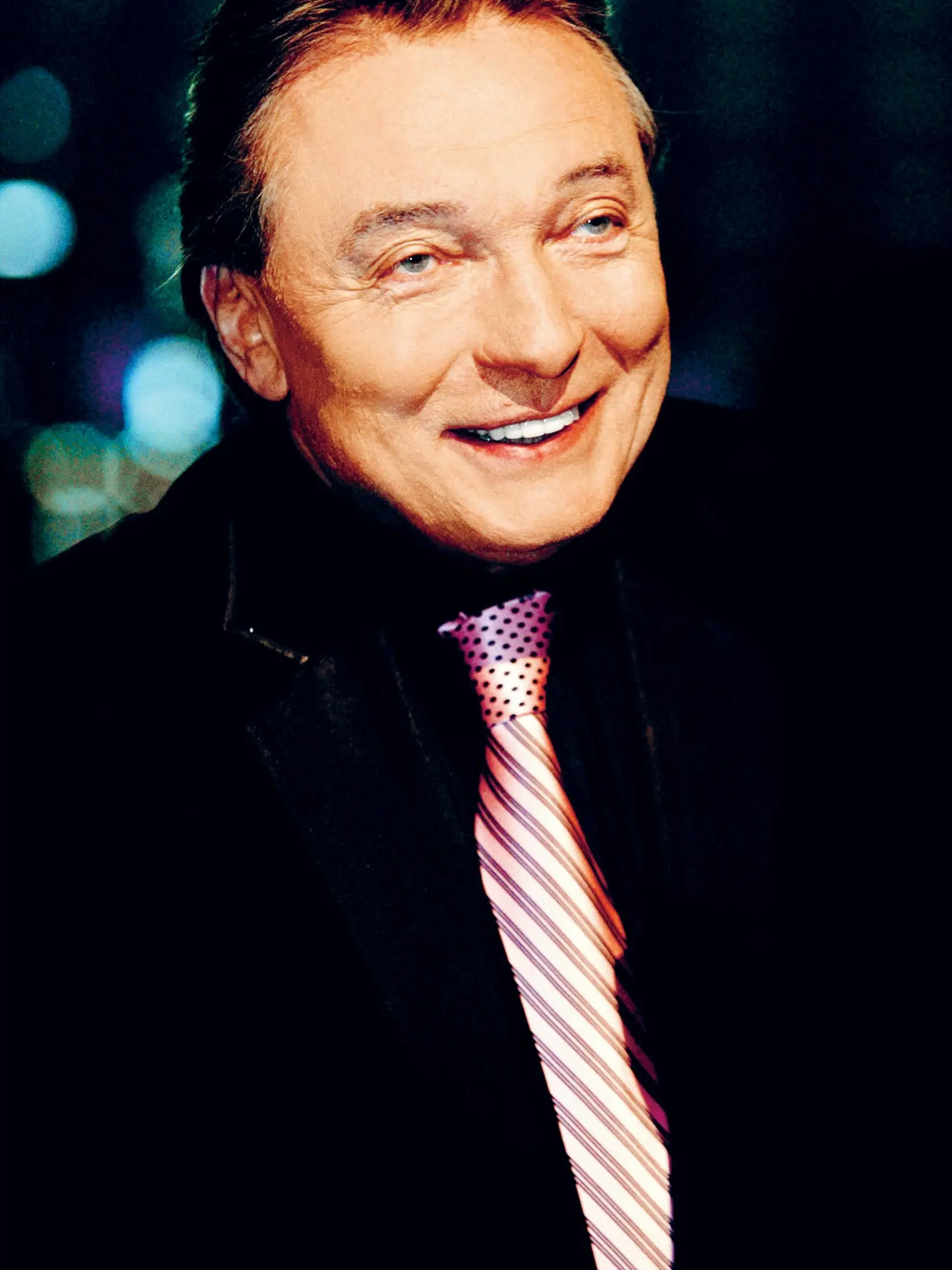 Karel Gott, spevák,
foto: Jozef Barinka
uverejnené: Šarm č.15/08
pôvodný súbor:gott barinka kopie.eps