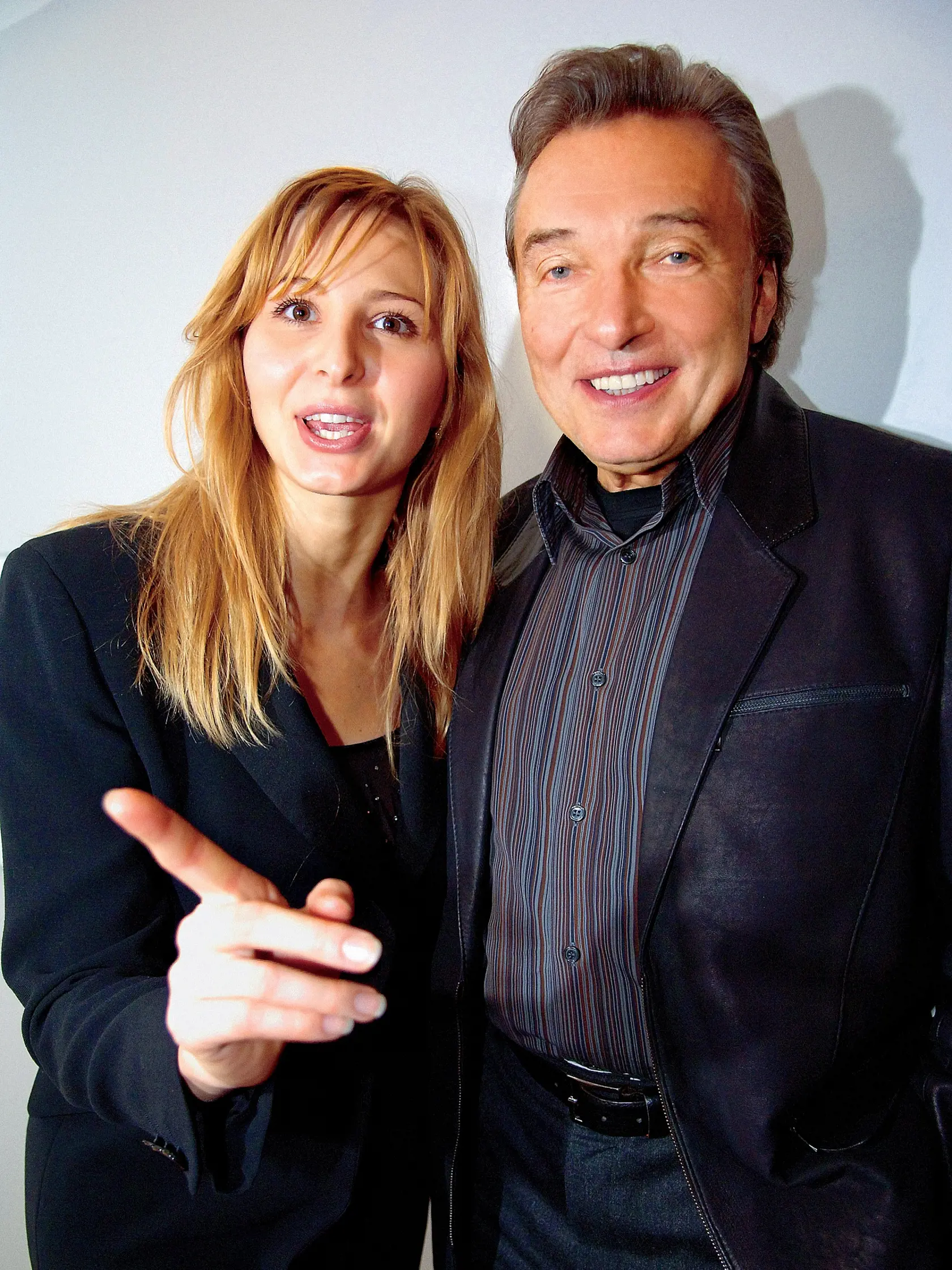 Karel Gott, spevák, priateľka Ivana Macháčková, 
foto: Michaela Feureislová
uverejnené: Šarm 50/2005

použiť len so súhlasom redakcie 
pôvodný súbor:gott2c.eps