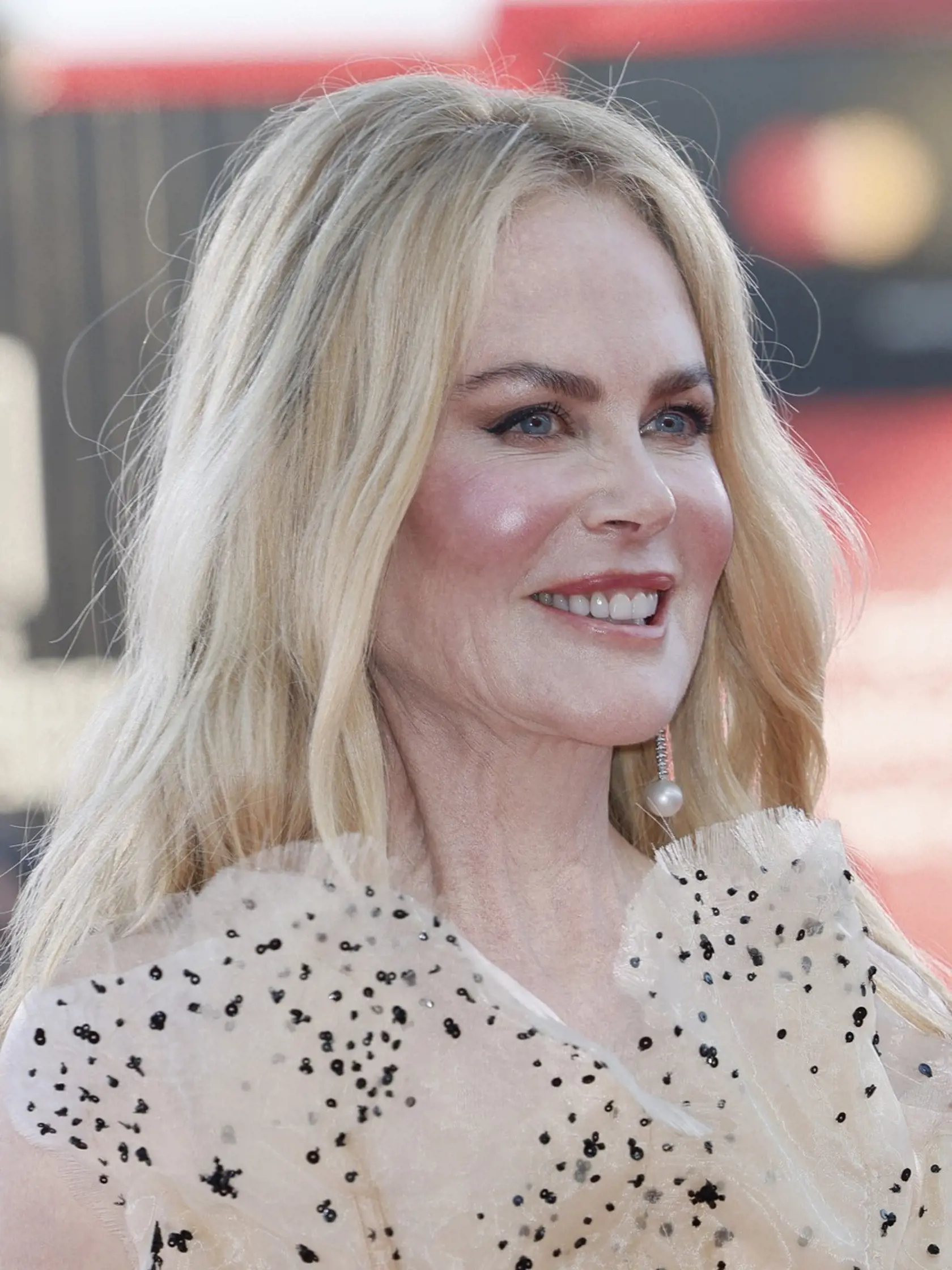 Nicole Kidman to s plastikami zjavne preháňa.