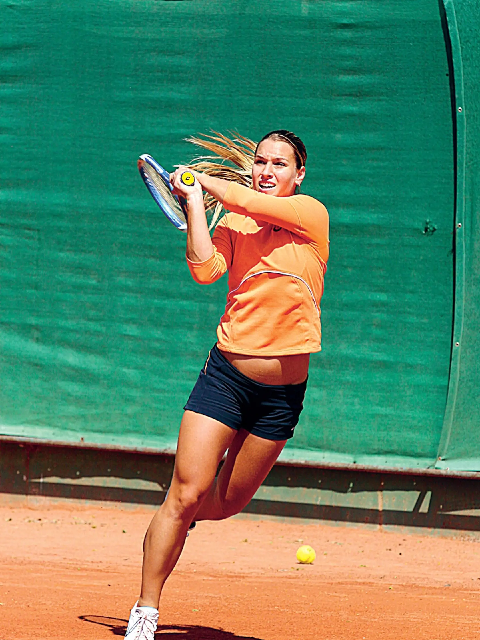 Dominika Cibulková, tenistka, tréning, tenis
foto : Zuzana Gavulová
uverejnené Šarm 18/2007
pôvodný súbor:trening 1.eps