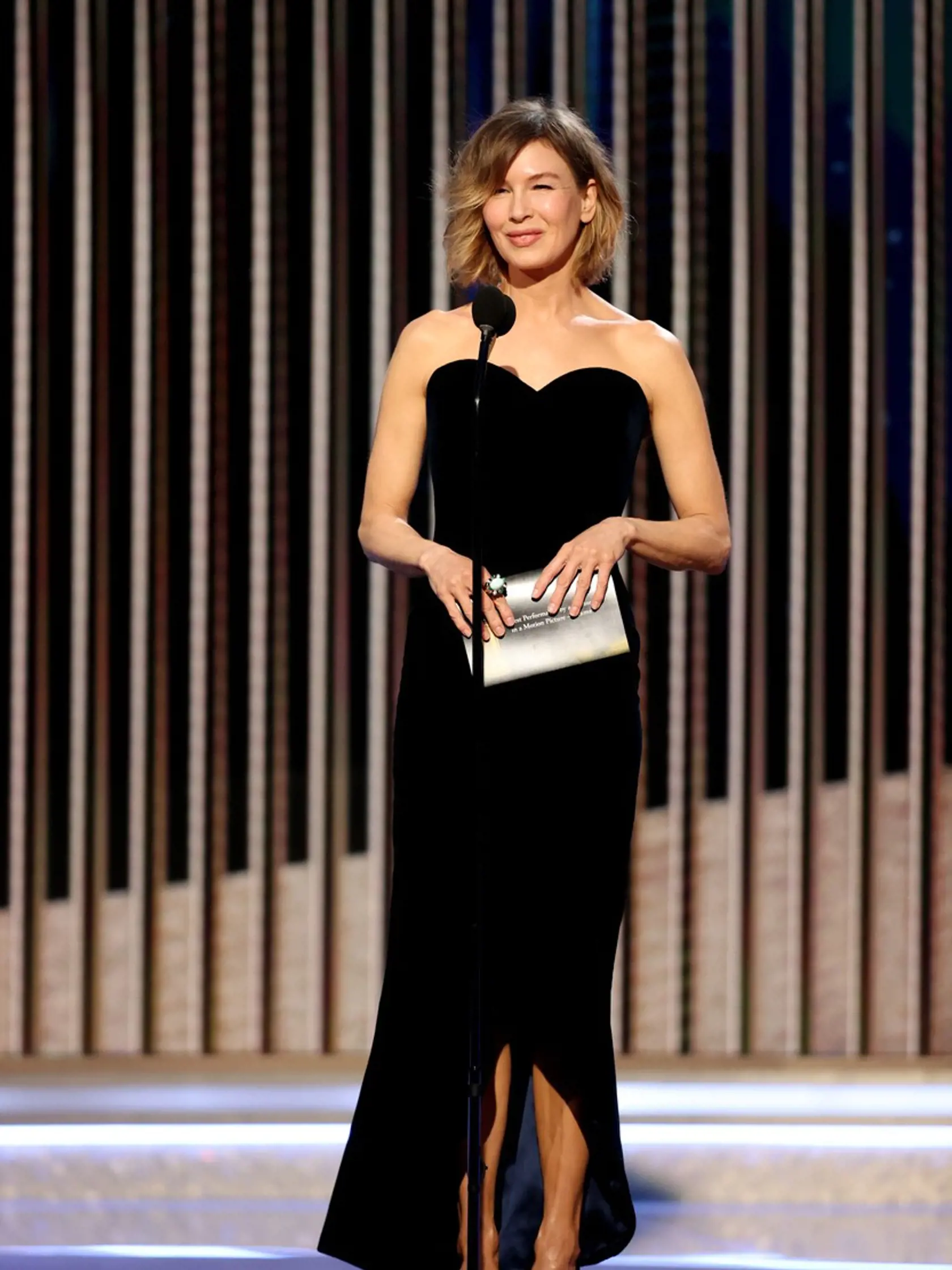 Herečka Renée Zellweger vsadila opäť na čiernu róbu.