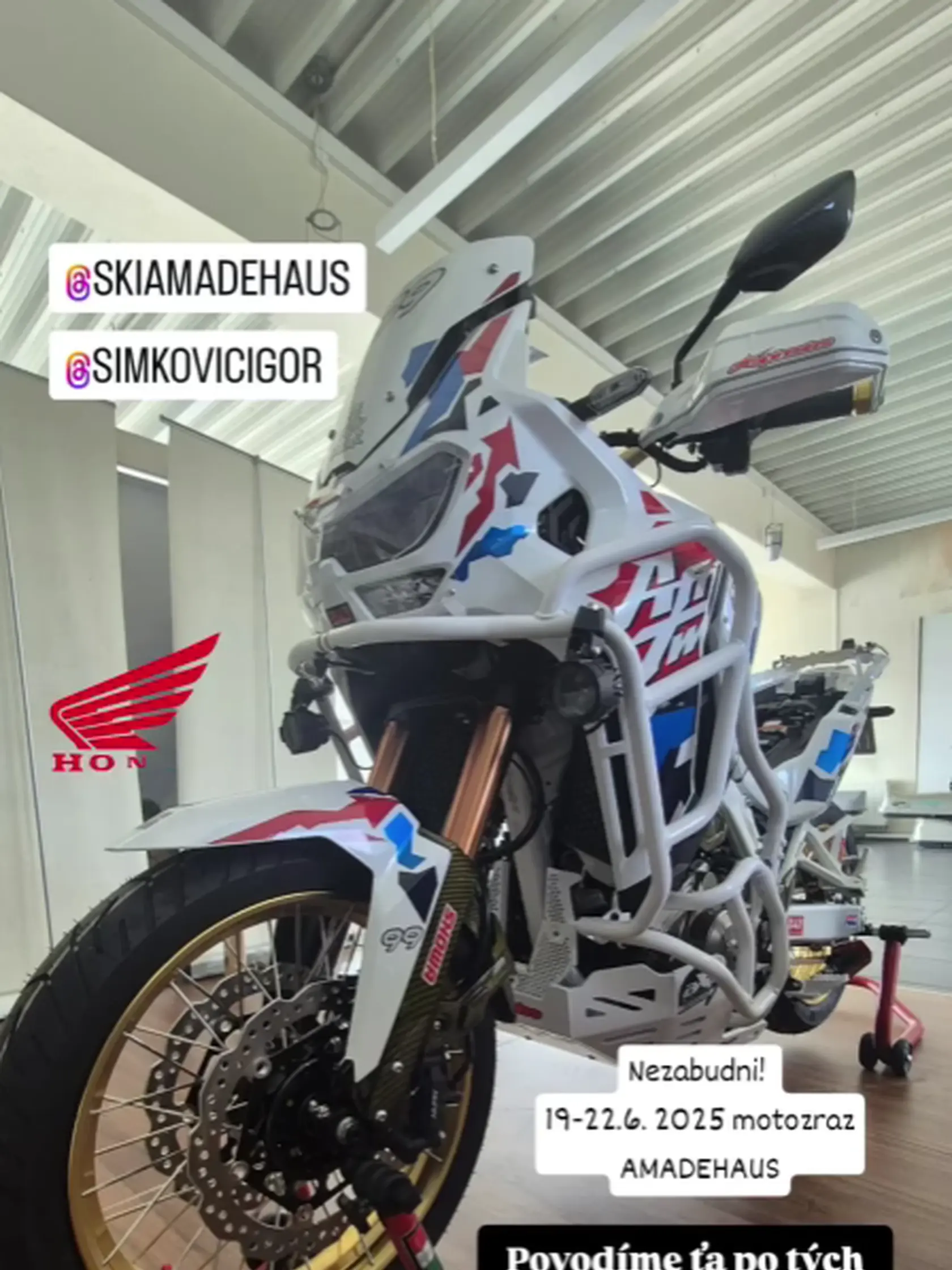 Igor Šimkovič si užíva život bez exmanželky Martiny. Jeho novou láskou je terajšia žena Andrea, motorka a lyže.
