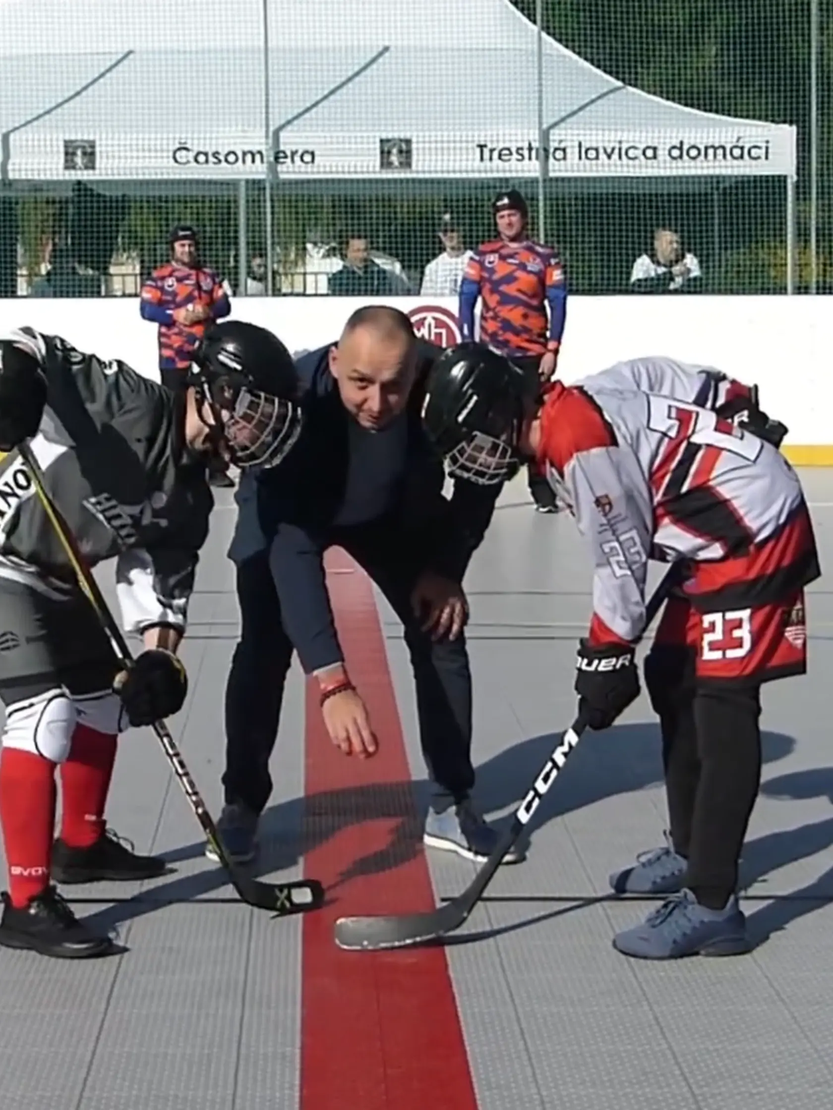Aktívny víkend mal poslanec KDH František Majerský. Strávil ho v Bardejove. „Vybral som sa na severovýchod, na prvý extraligový hokejbalový zápas U14, ktorý sa hral na ihrisku vybudovanom Prešovským samosprávnym krajom,“ priblíži poslanec.