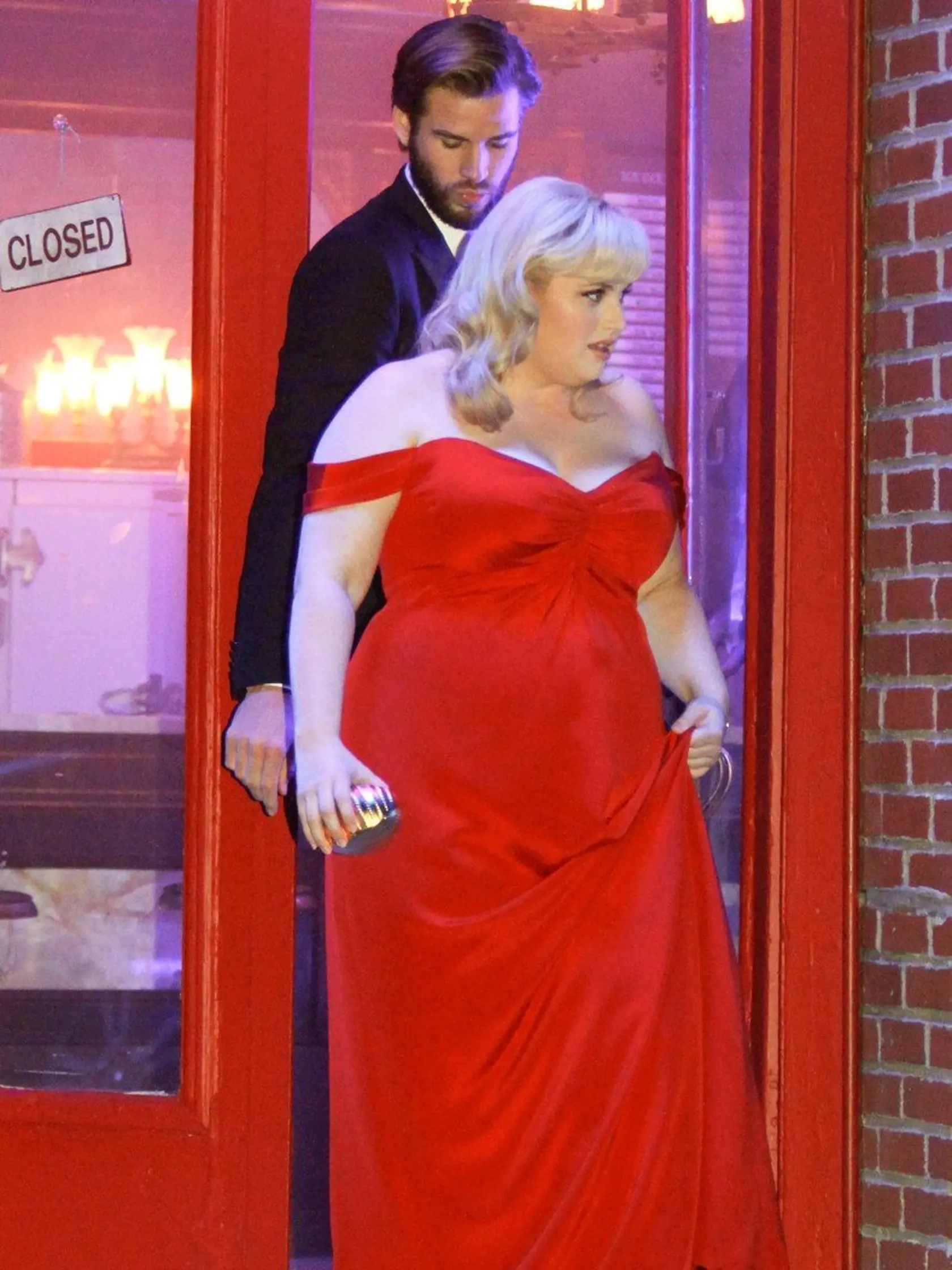 , Queens, NY - 8/24/2017 - Liam Hemsworth and Rebel Wilson pictured eating Ice Cream on the "Isn't it Romantic" movie set in Queens.  -PICTURED: Rebel Wilson, Liam Hemsworth -, Image: 346348627, License: Rights-managed, Restrictions: , Model Release: no, Credit line: Profimedia, INSTAR Images