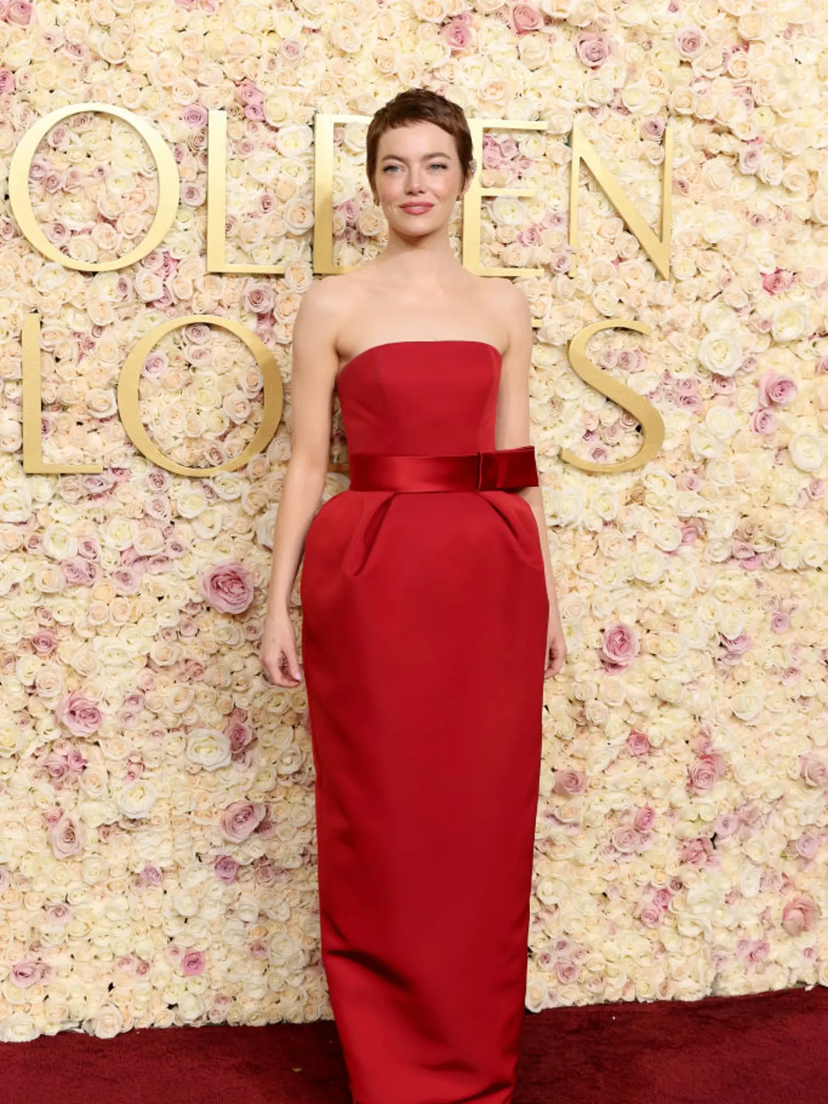 aEmma Stone prišla v čevených šatých a s novým účesom.
