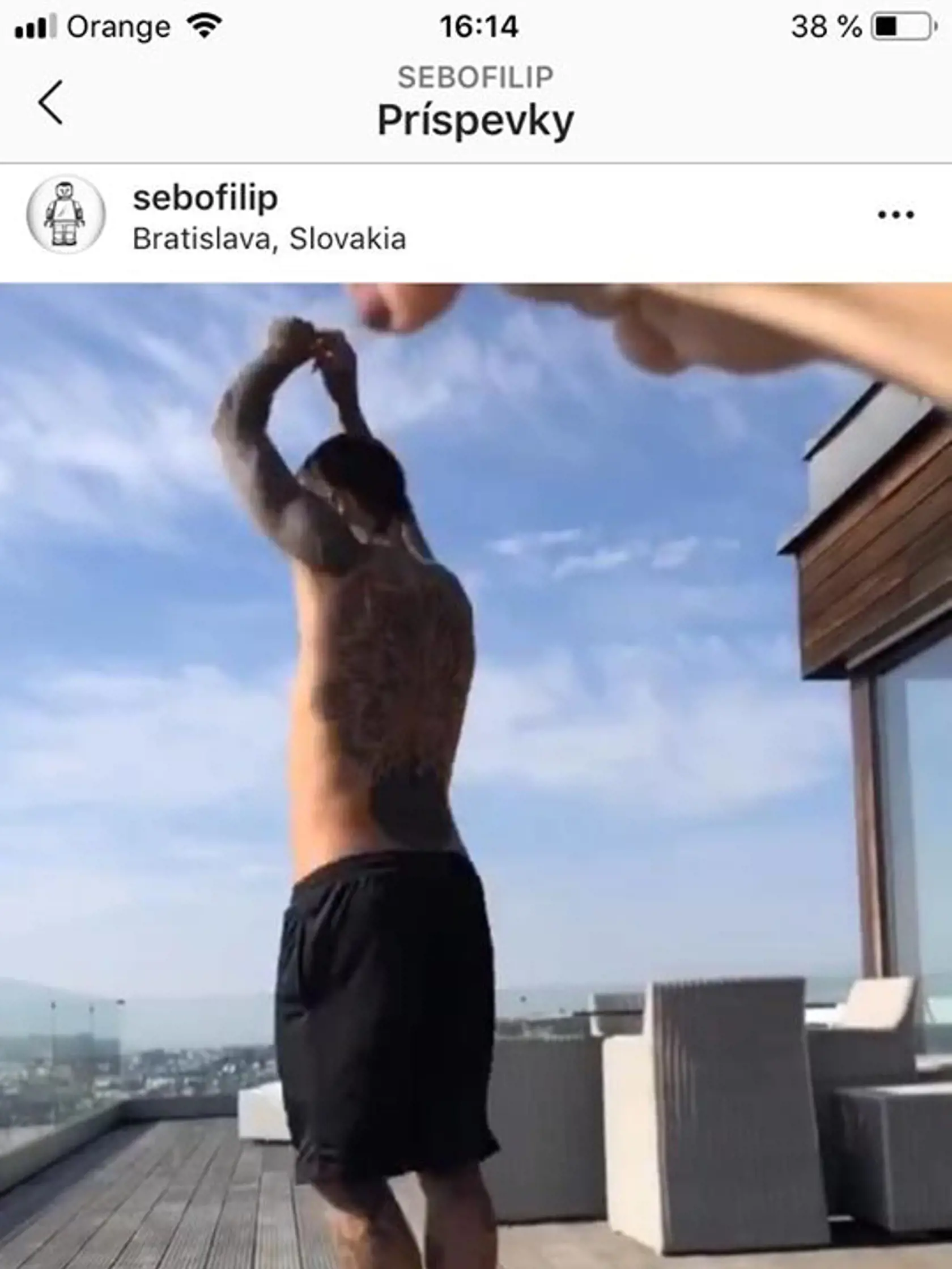 Aj bývalý futbalista Filip Šebo sa pýši priestrannou terasou s výhľadom na Bratislavu.