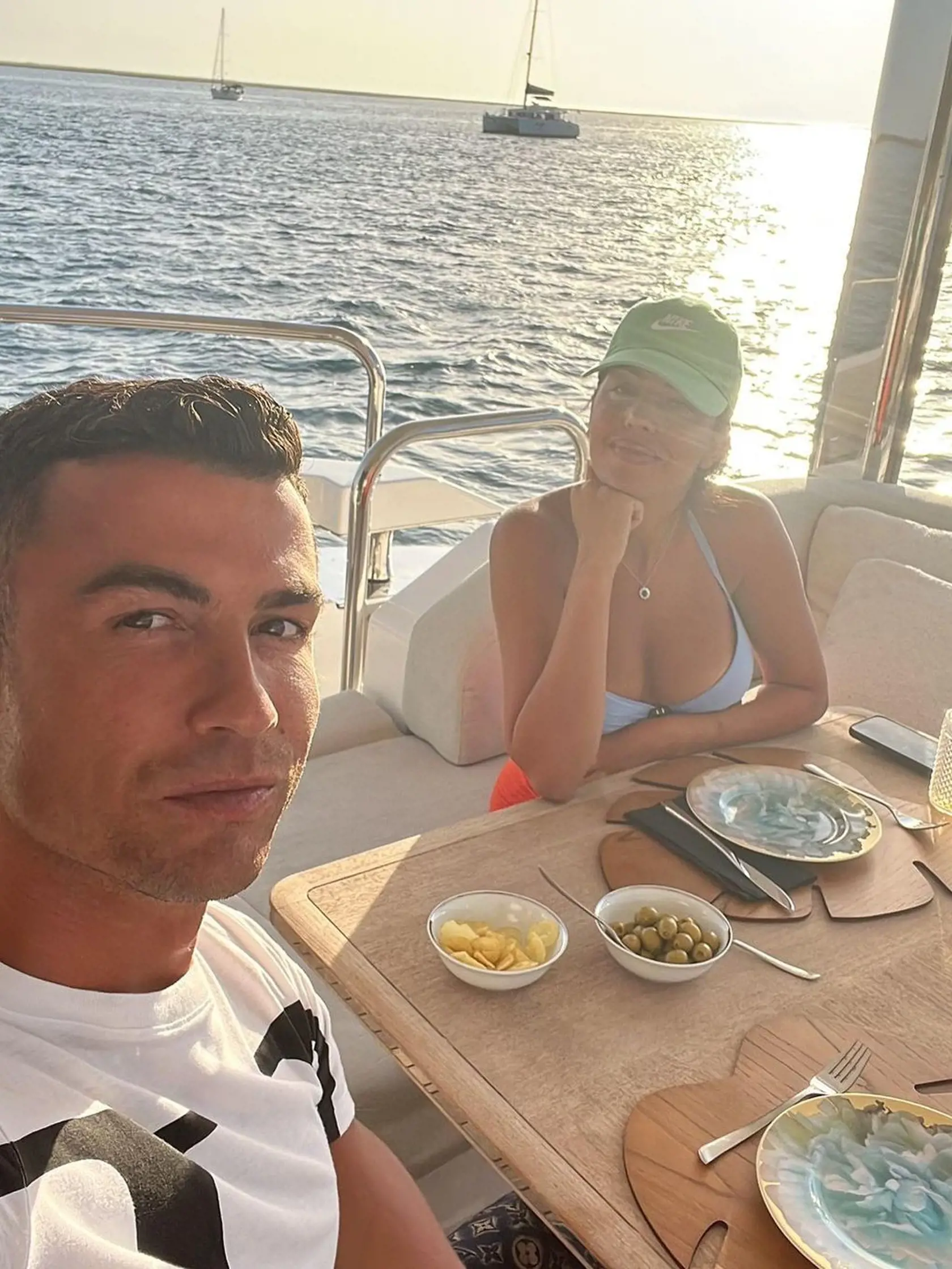 Georgina sa rada predvádza sama, s deťmi i Ronaldom. Len nech ju vidno!