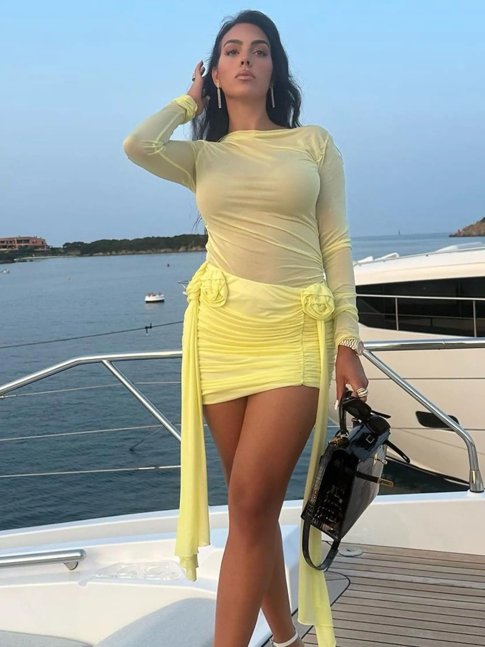 Ukazovať svoje sexi telo jej nerobí žiadny problém Teraz dáva najavo, že medzi ňou a Ronadlom je všetko v poriadku.