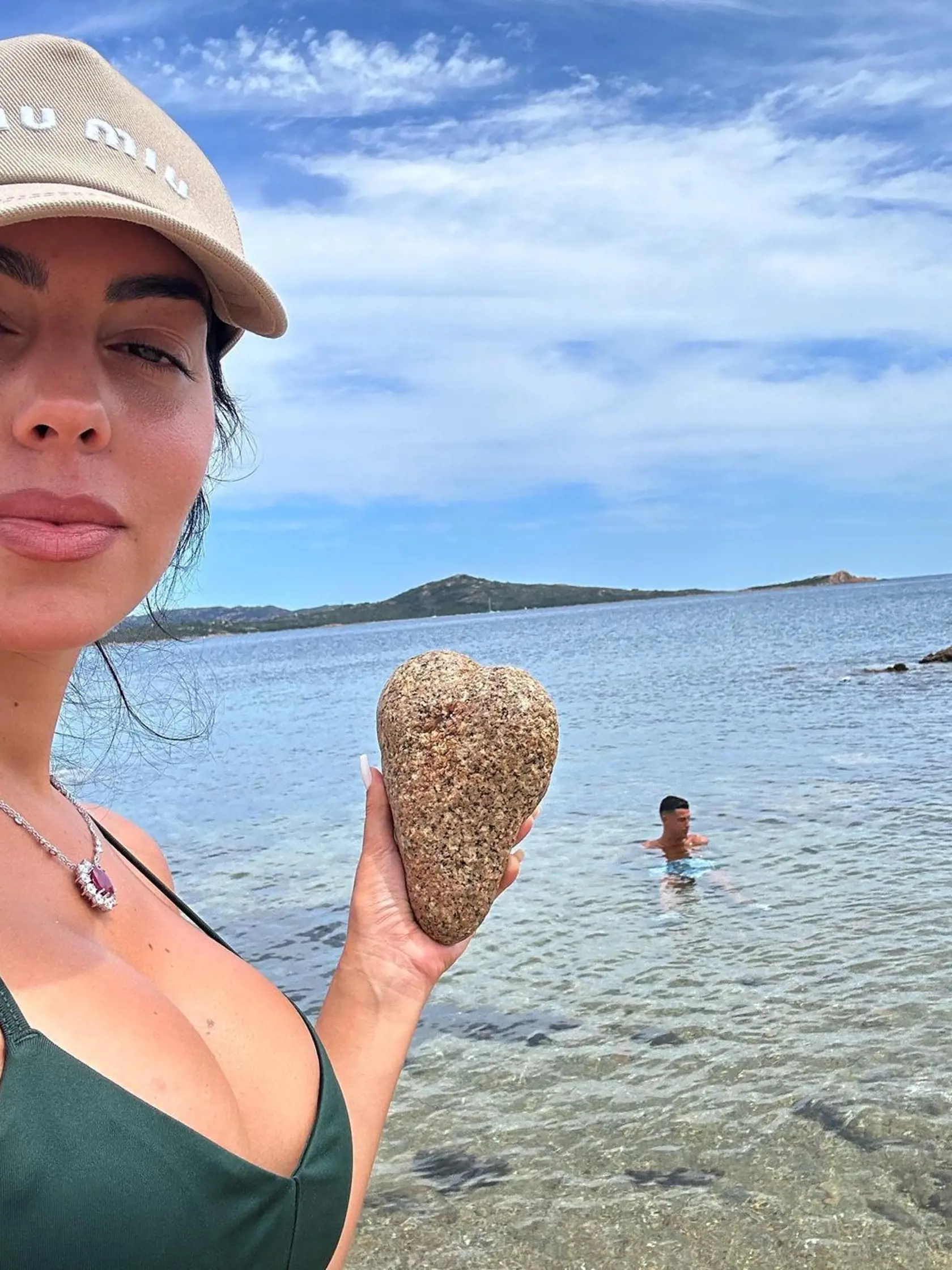 Ukazovať svoje sexi telo jej nerobí žiadny problém Teraz dáva najavo, že medzi ňou a Ronadlom je všetko v poriadku.