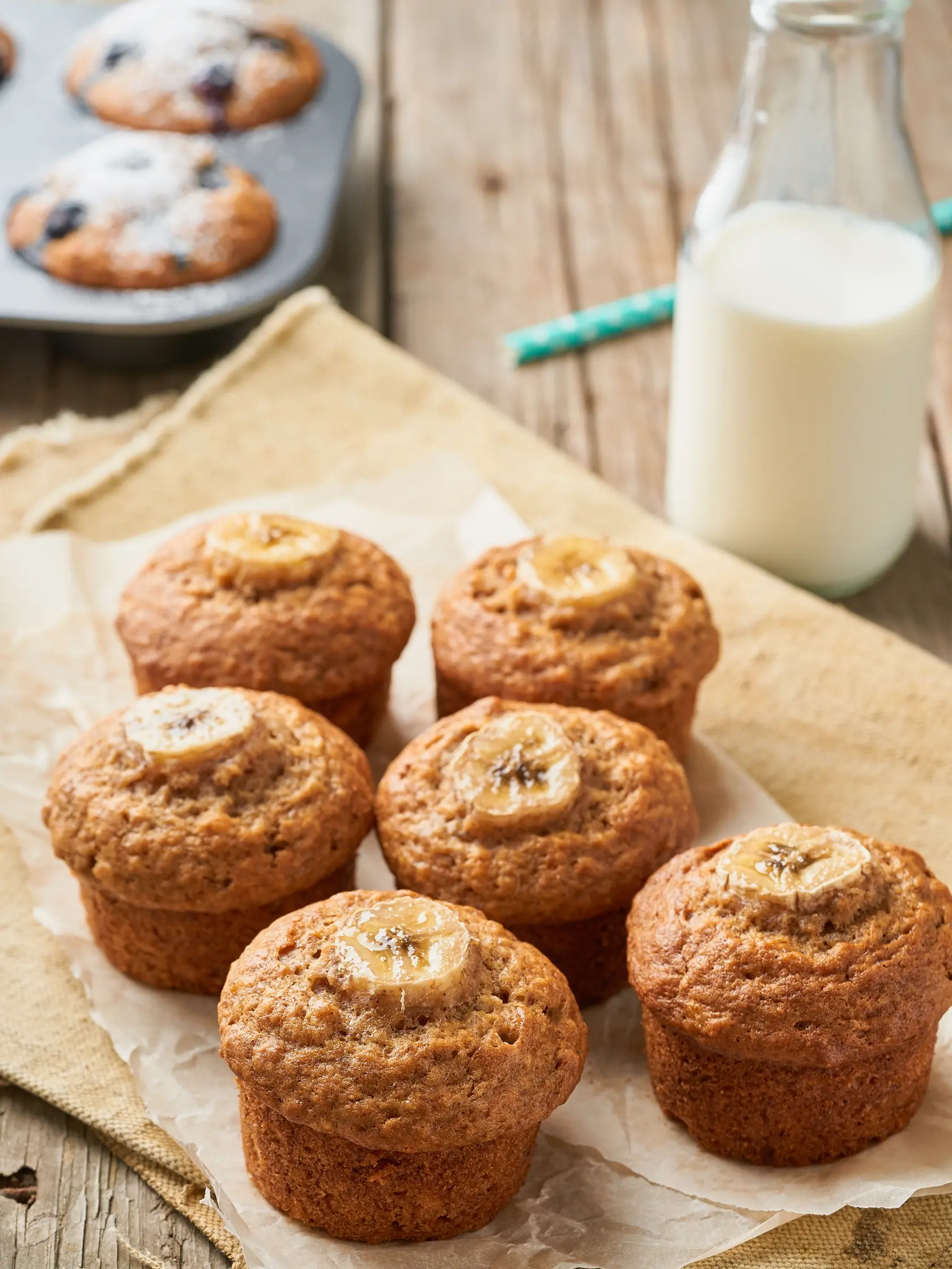 Banana,Muffin,,Side,View,,Vertical.,Cupcakes,On,Old,Linen,Napkin,