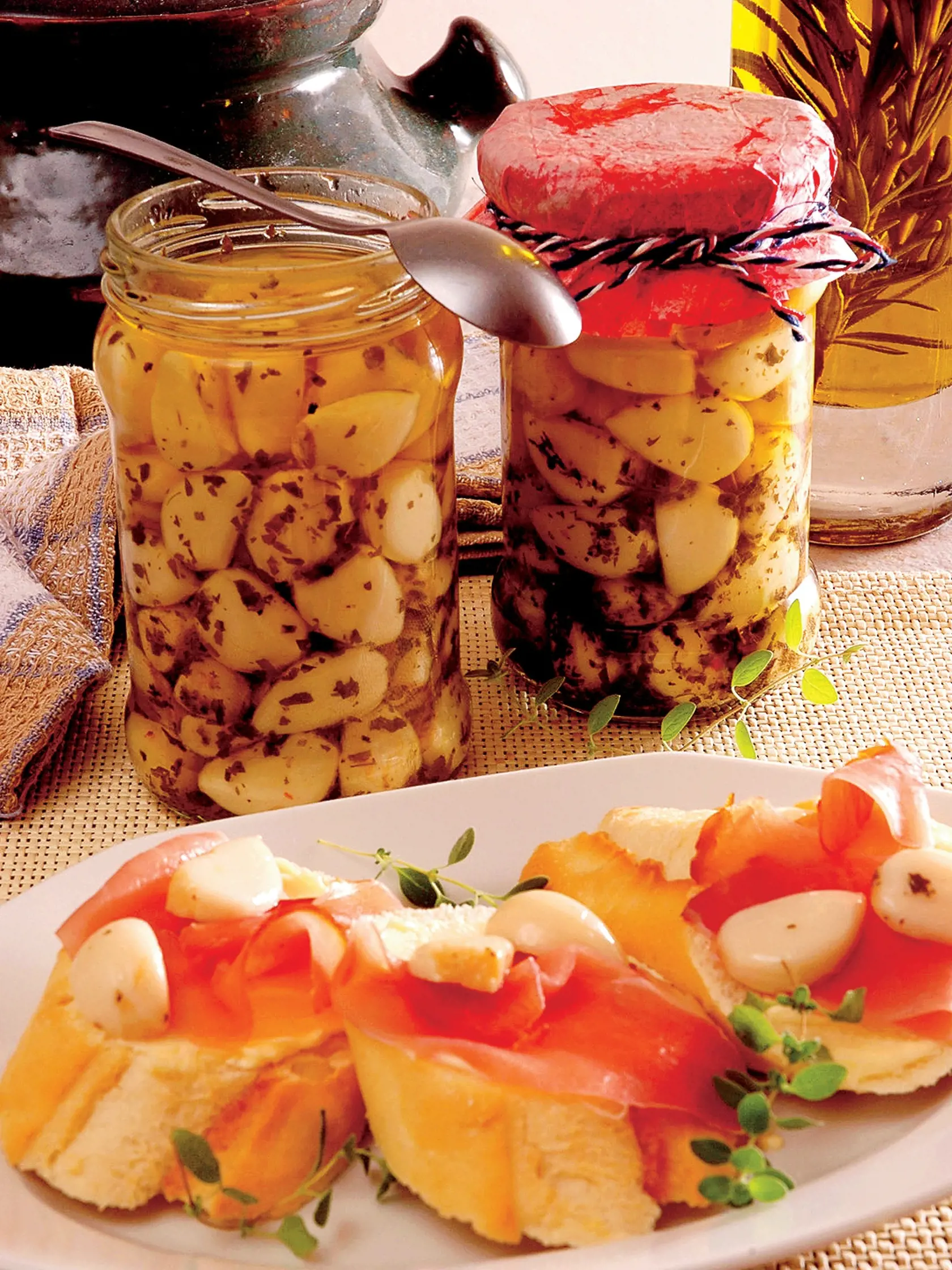 recepty, Zeleninový špeciál, zelenina, Cesnak v bylinkovom oleji
foto : Peter Záhradník
uverejnené Báječná Žena 30/2007
pôvodný súbor:cesnak v bylinkovom oleji.eps