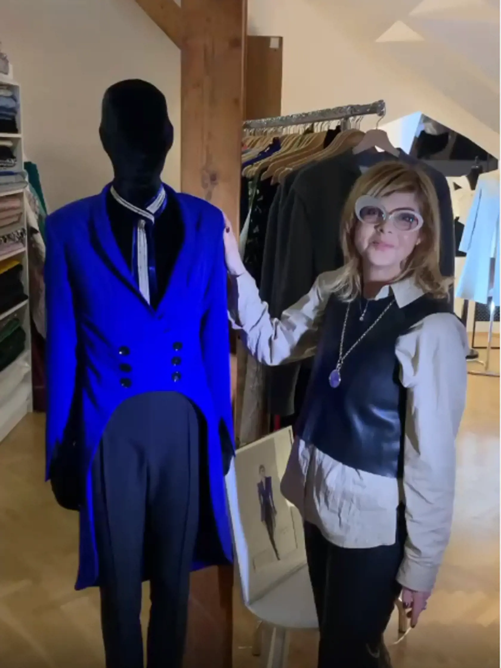 Soňa Müllerová v ateliéri Borisa Hanečku.