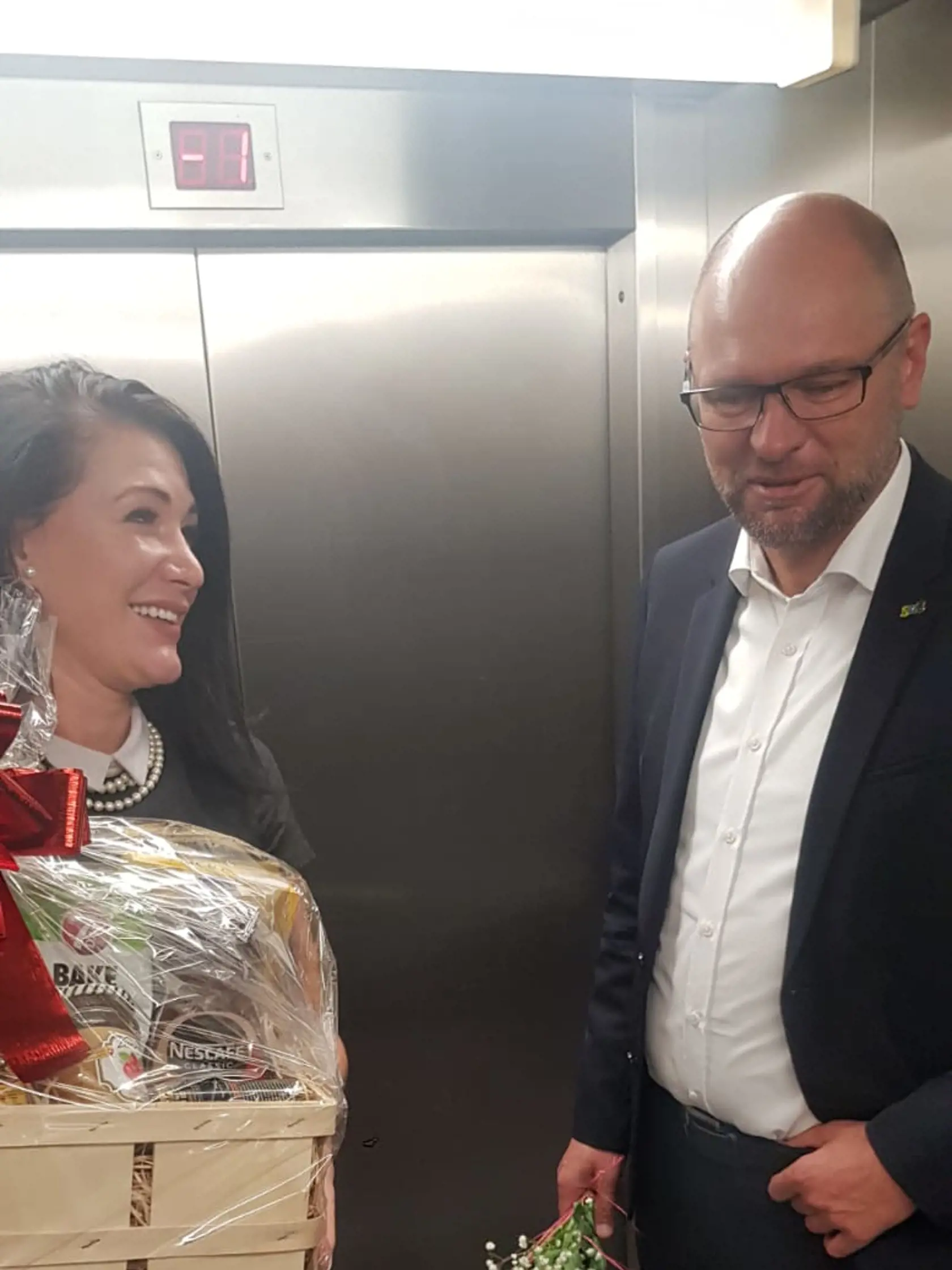 Richard Sulík a Jana Cigániková išli do nemocnice pozrieť malú Viki.