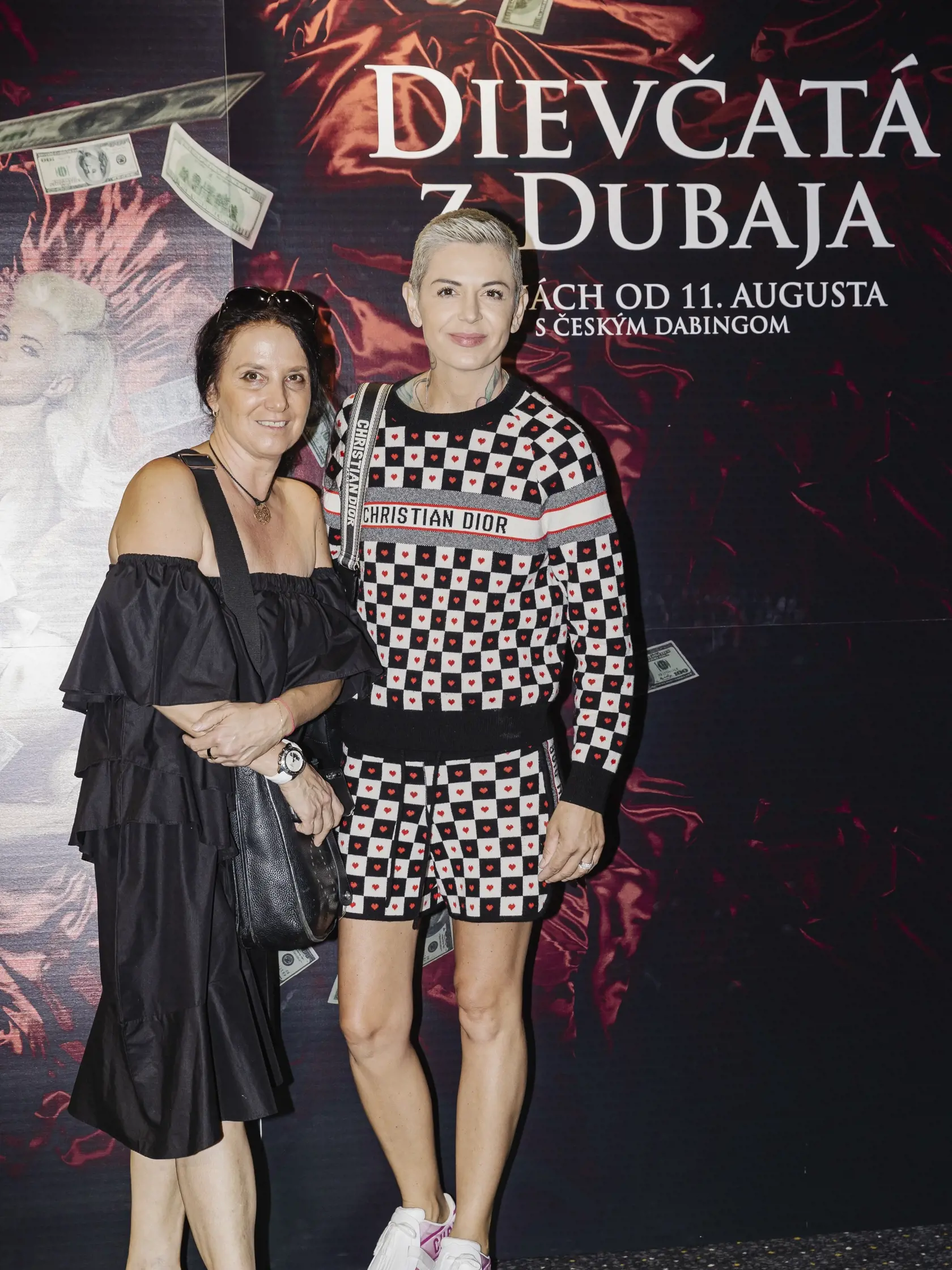 Na snímke tatérka celebrít Ivana Beláková prichádza na premiéru filmu Dievčatá z Dubaja, ktorá sa konala v bratislavskom nákupnom centre Bory Mall.