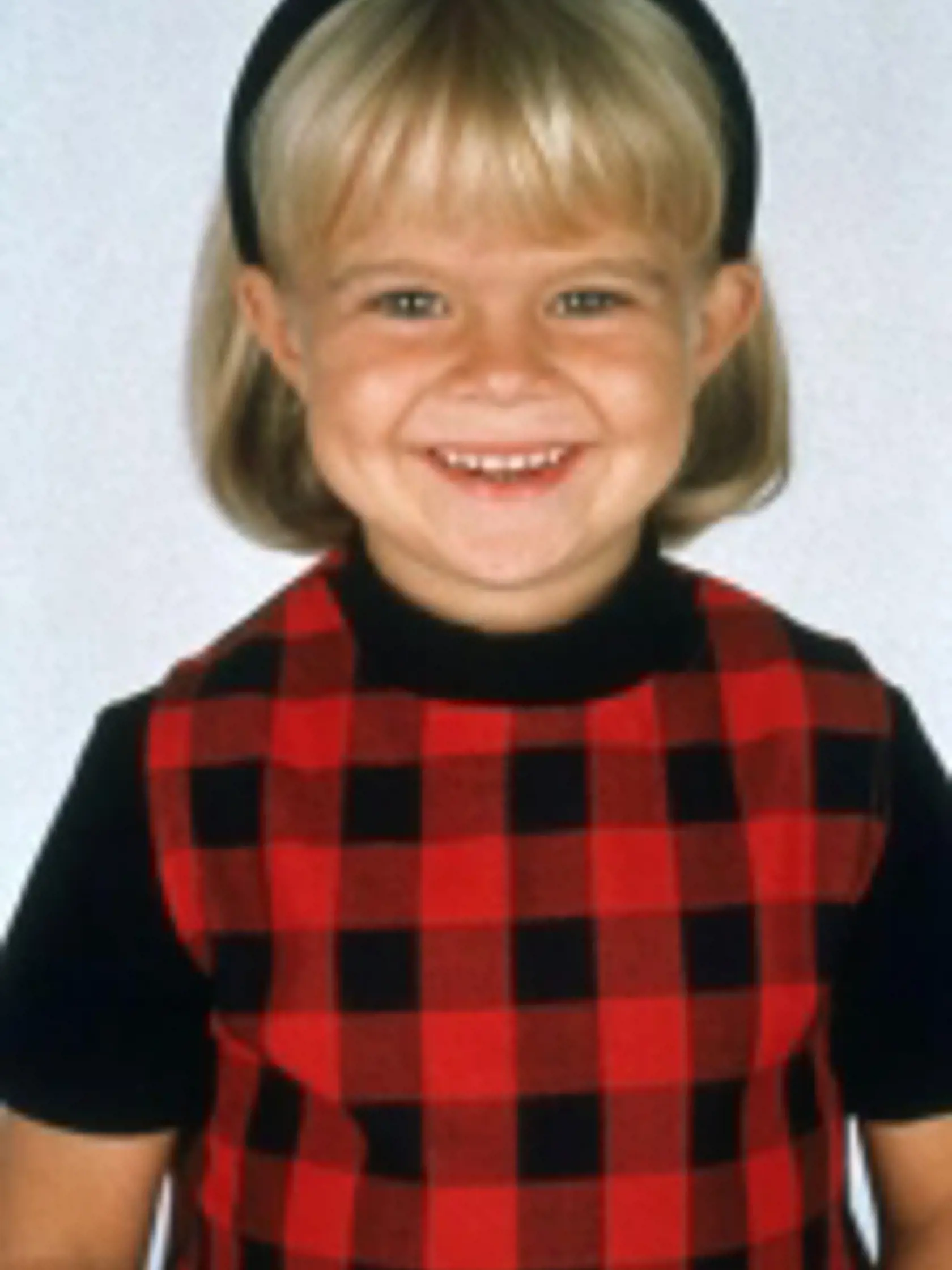 V úlohe malej Lily Lambertovej sa v seriáli objavila začínajúca herečka Emily Mae Young, ktorá vo februári oslávila už svoje 33. narodeniny.